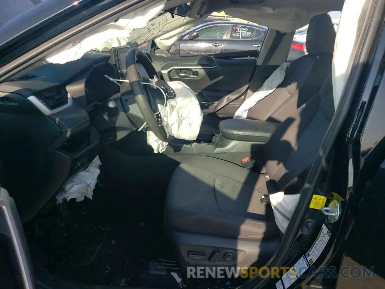 7 Photograph of a damaged car 2T3P1RFV0LC091923 TOYOTA RAV4 2020