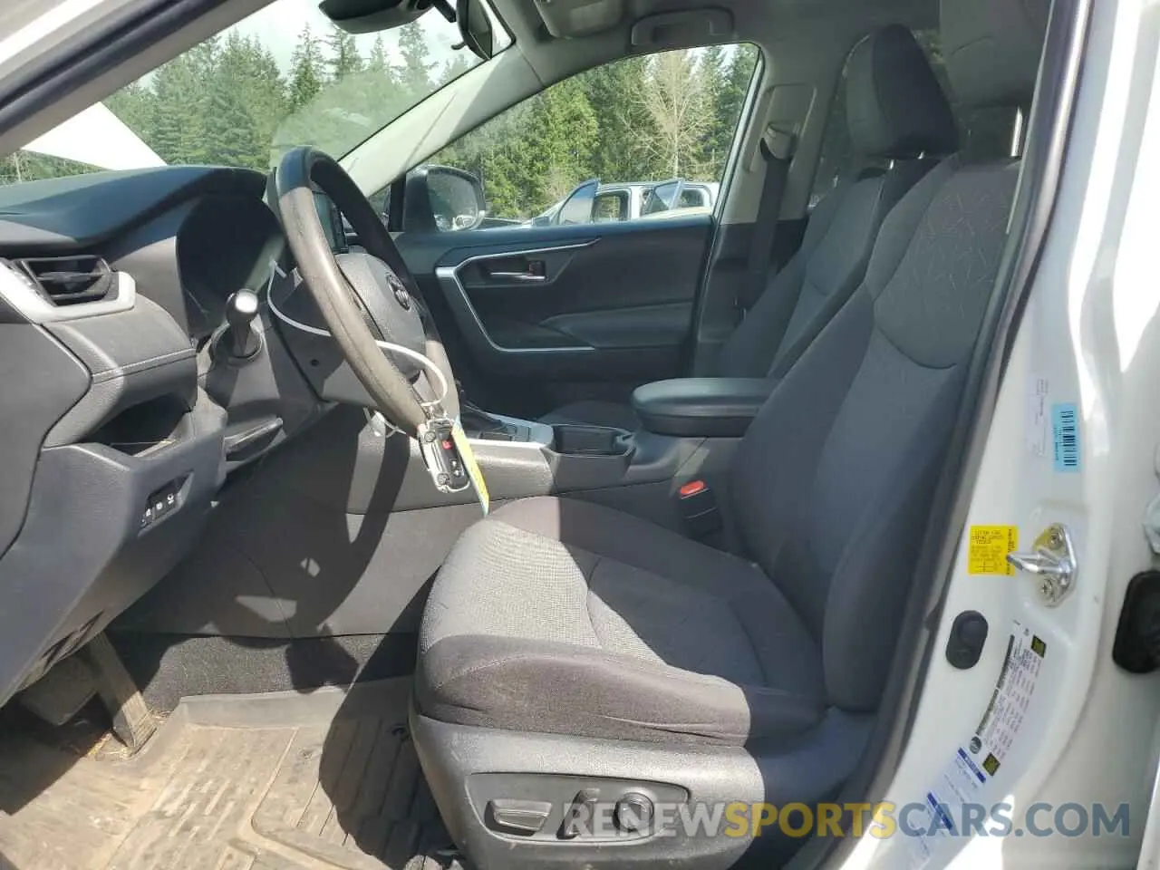 7 Photograph of a damaged car 2T3P1RFV0LC099665 TOYOTA RAV4 2020
