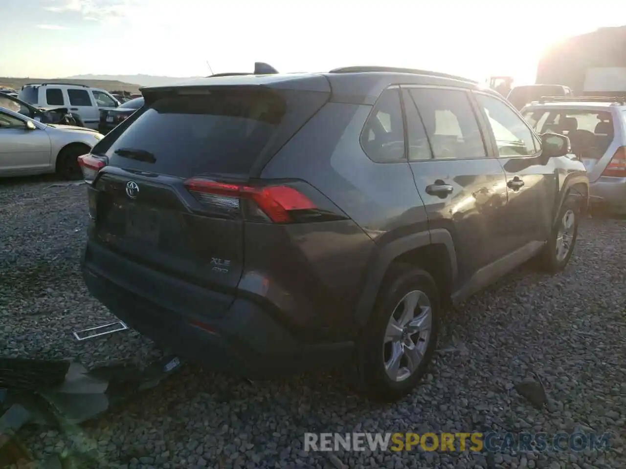 4 Photograph of a damaged car 2T3P1RFV0LC100541 TOYOTA RAV4 2020