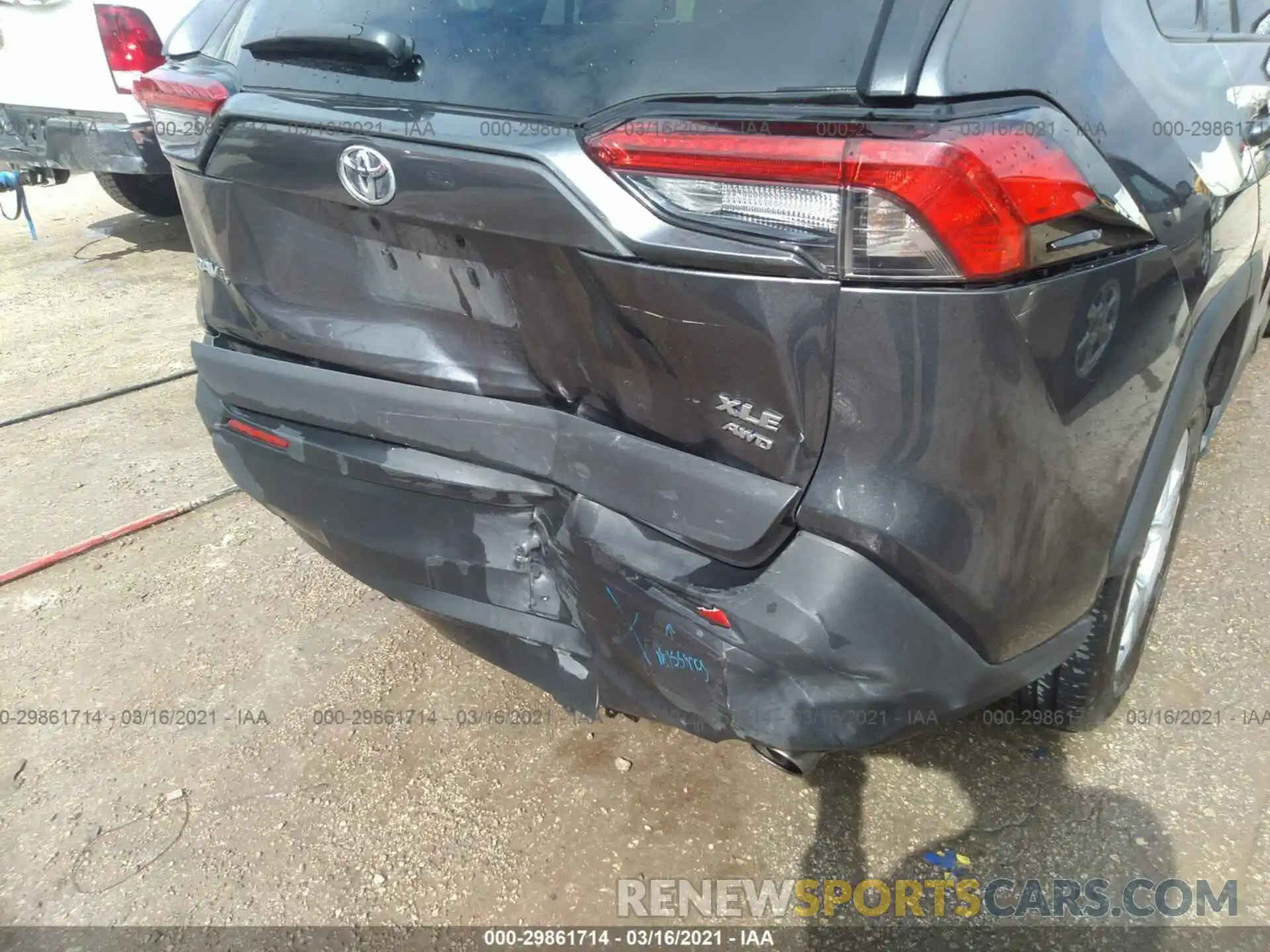 6 Photograph of a damaged car 2T3P1RFV0LC101334 TOYOTA RAV4 2020