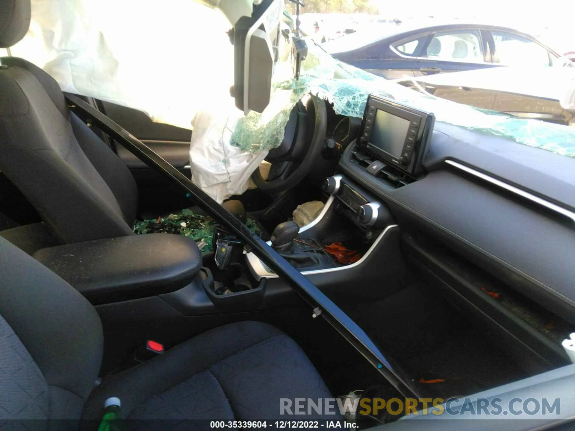 5 Photograph of a damaged car 2T3P1RFV0LC102659 TOYOTA RAV4 2020