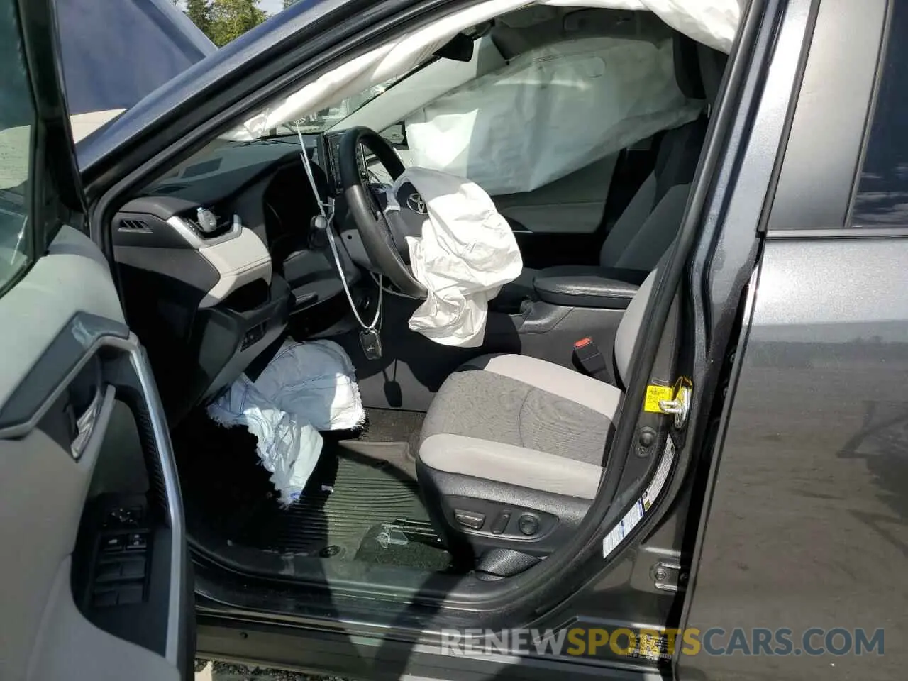 7 Photograph of a damaged car 2T3P1RFV0LC121213 TOYOTA RAV4 2020