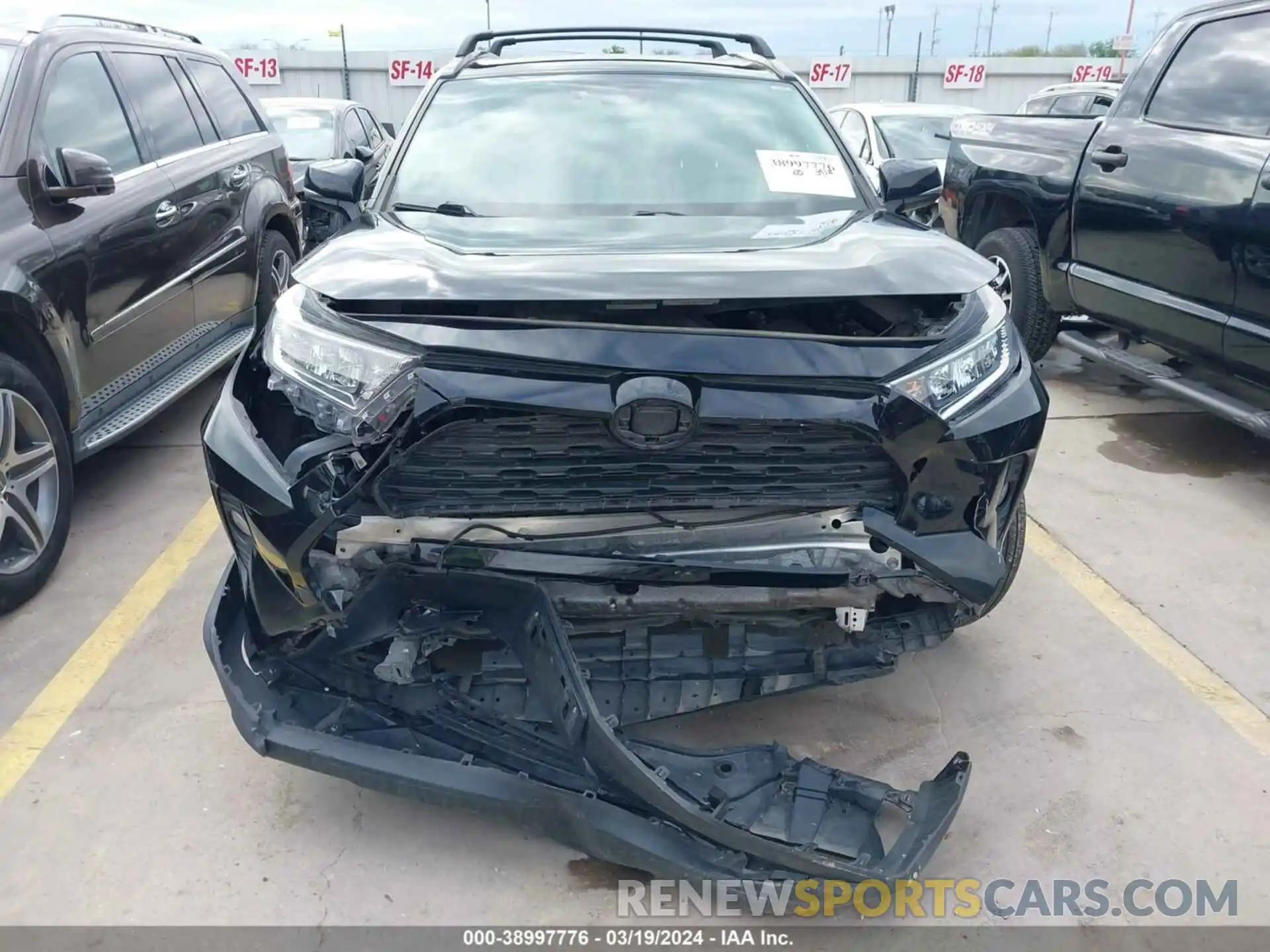 11 Photograph of a damaged car 2T3P1RFV0LC127576 TOYOTA RAV4 2020