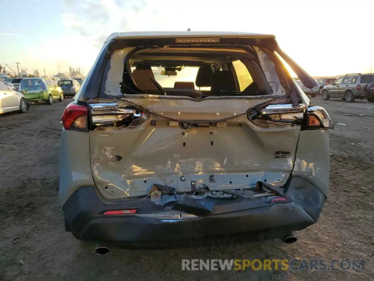 6 Photograph of a damaged car 2T3P1RFV0LC132955 TOYOTA RAV4 2020