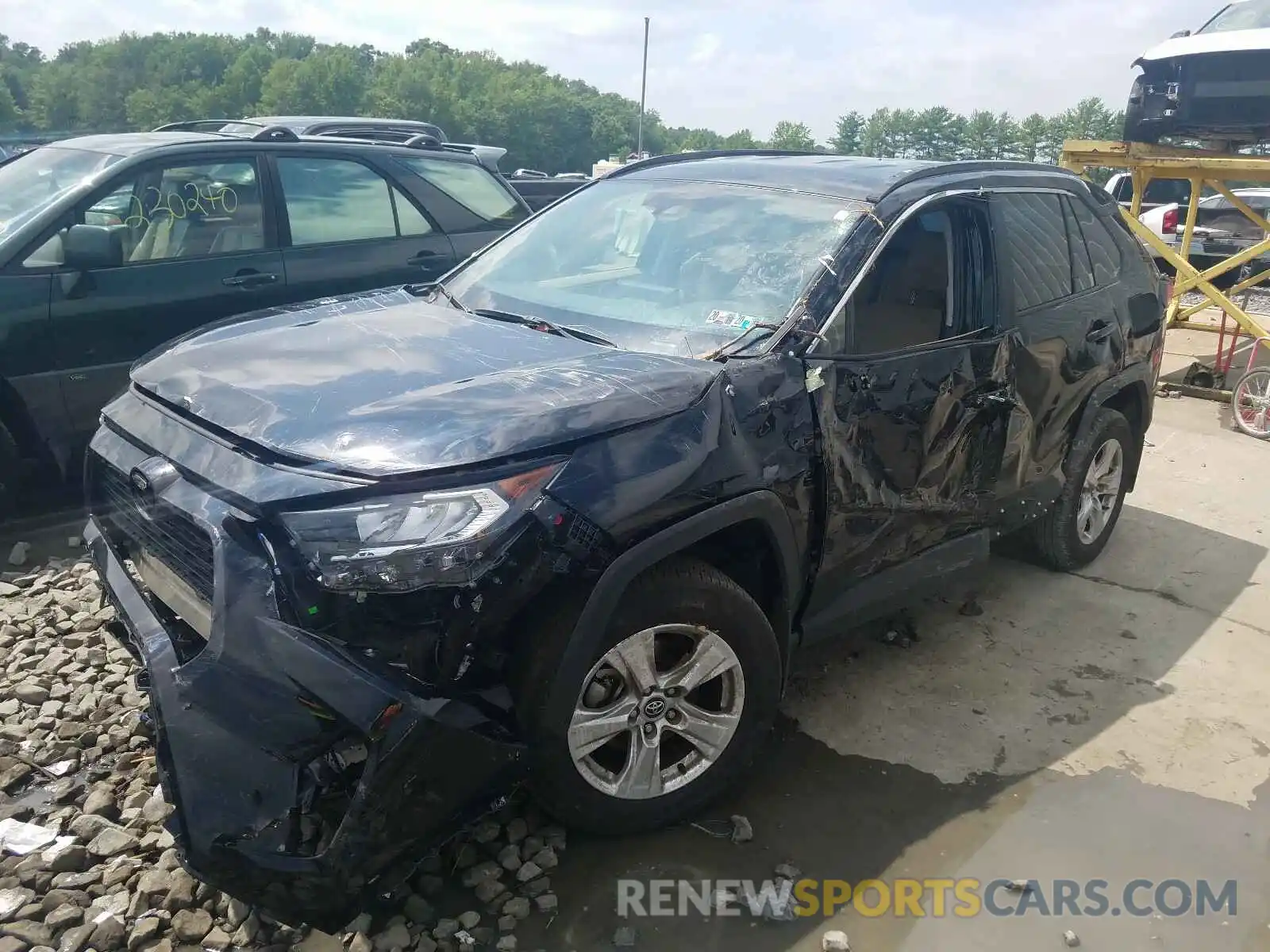 2 Photograph of a damaged car 2T3P1RFV0LW085893 TOYOTA RAV4 2020