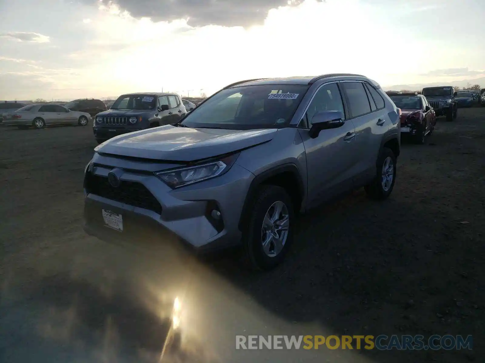 2 Photograph of a damaged car 2T3P1RFV0LW120450 TOYOTA RAV4 2020