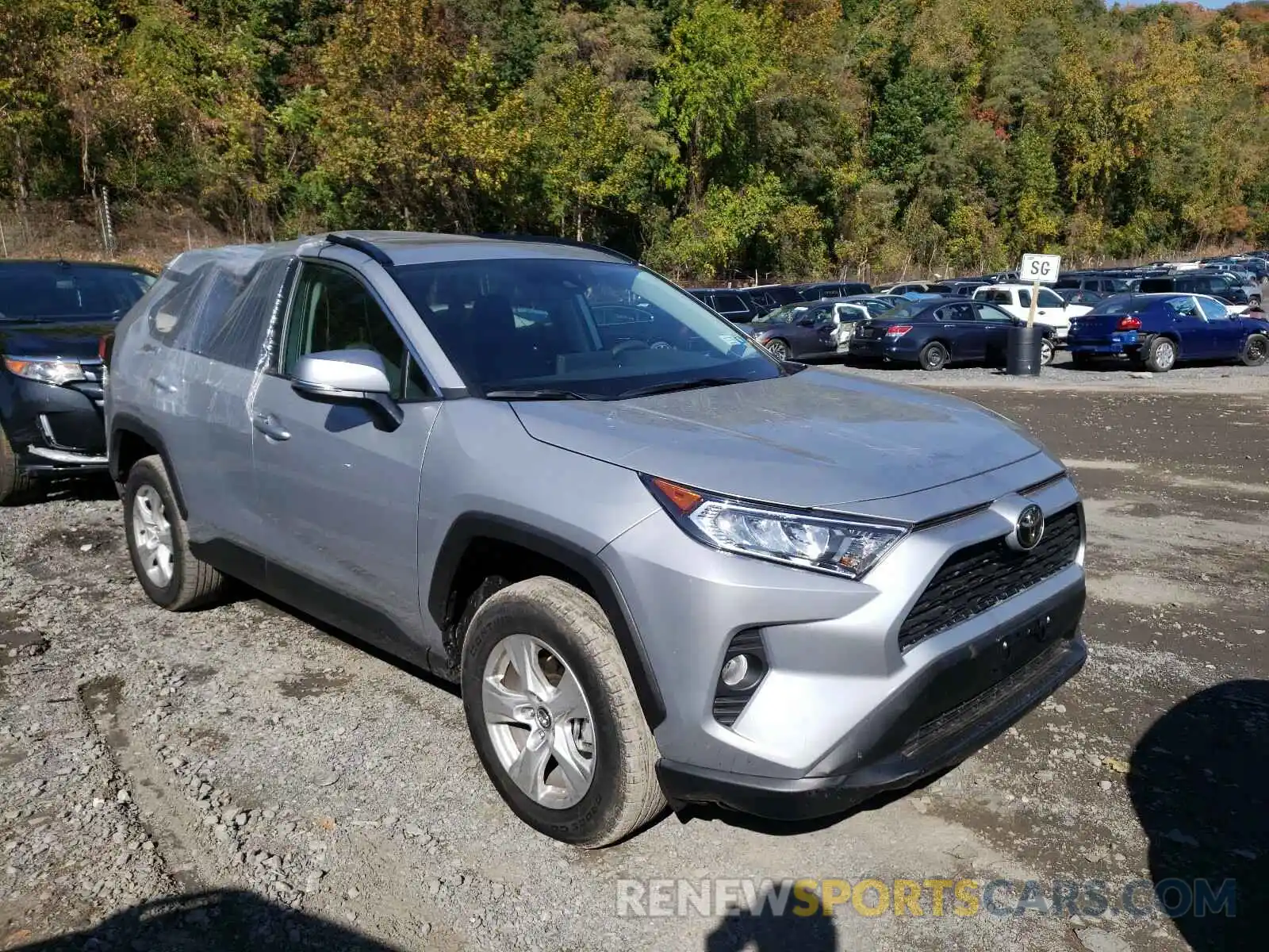 1 Photograph of a damaged car 2T3P1RFV0LW131108 TOYOTA RAV4 2020