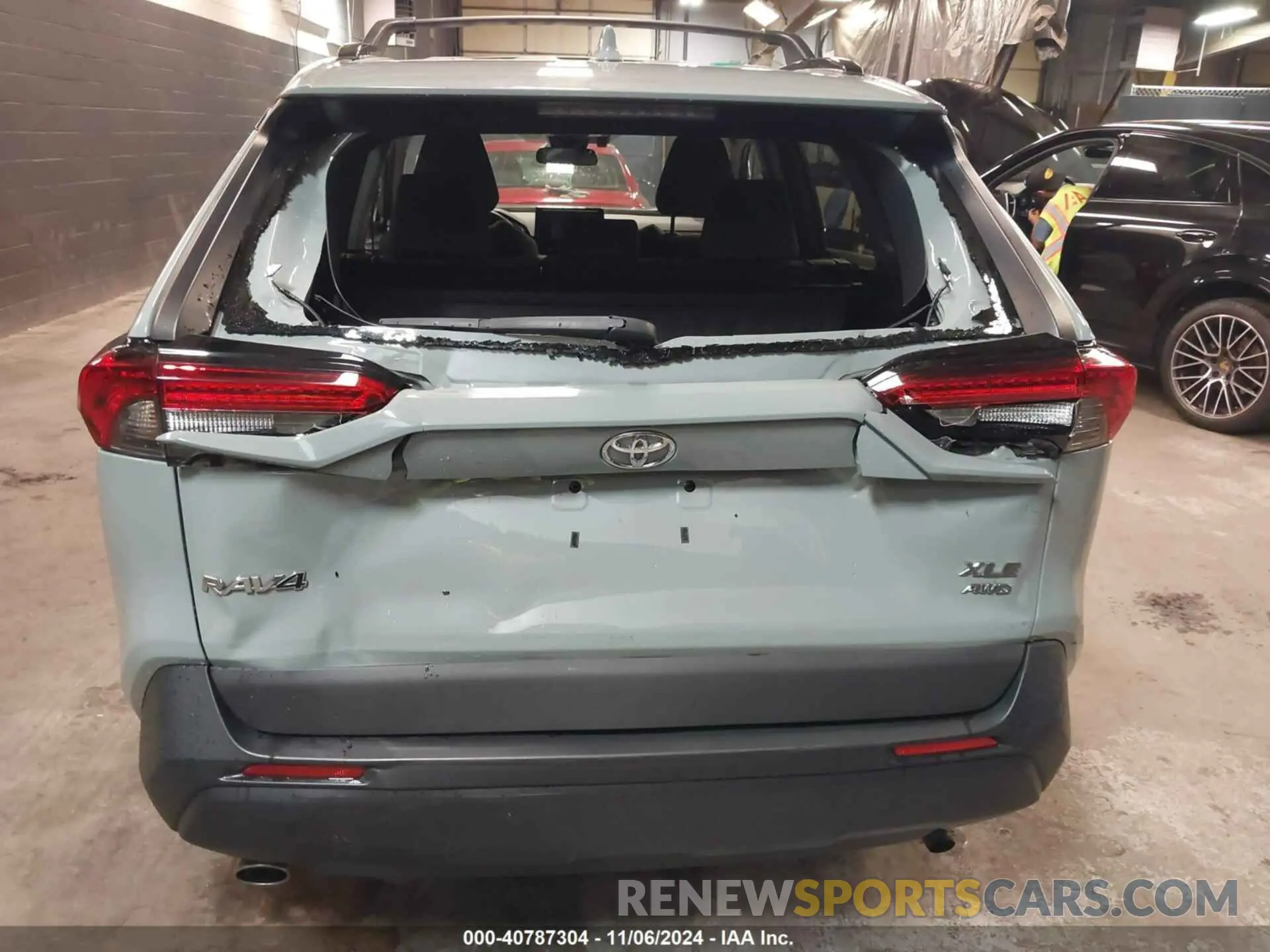 16 Photograph of a damaged car 2T3P1RFV0LW132646 TOYOTA RAV4 2020