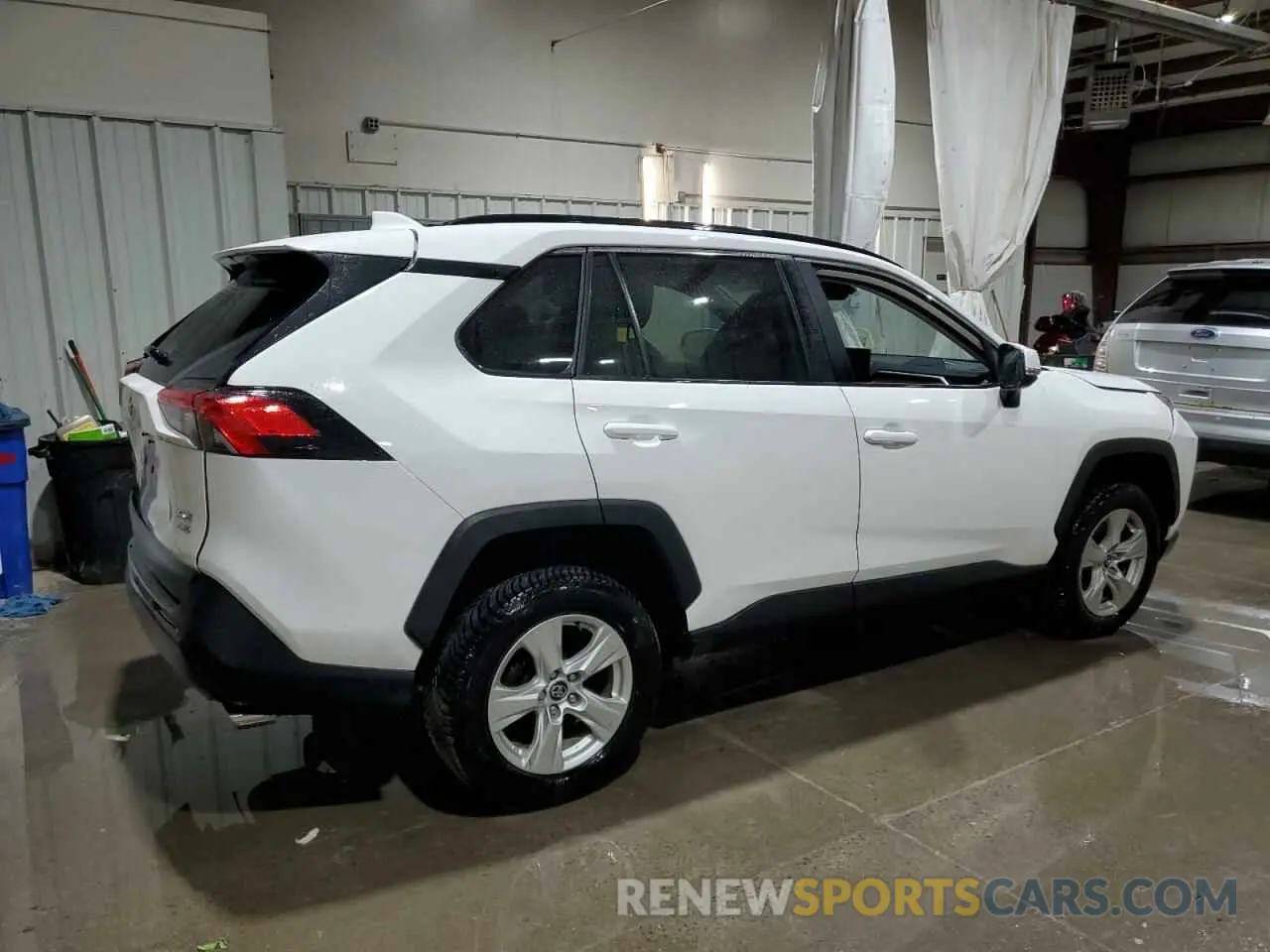 3 Photograph of a damaged car 2T3P1RFV0LW137295 TOYOTA RAV4 2020