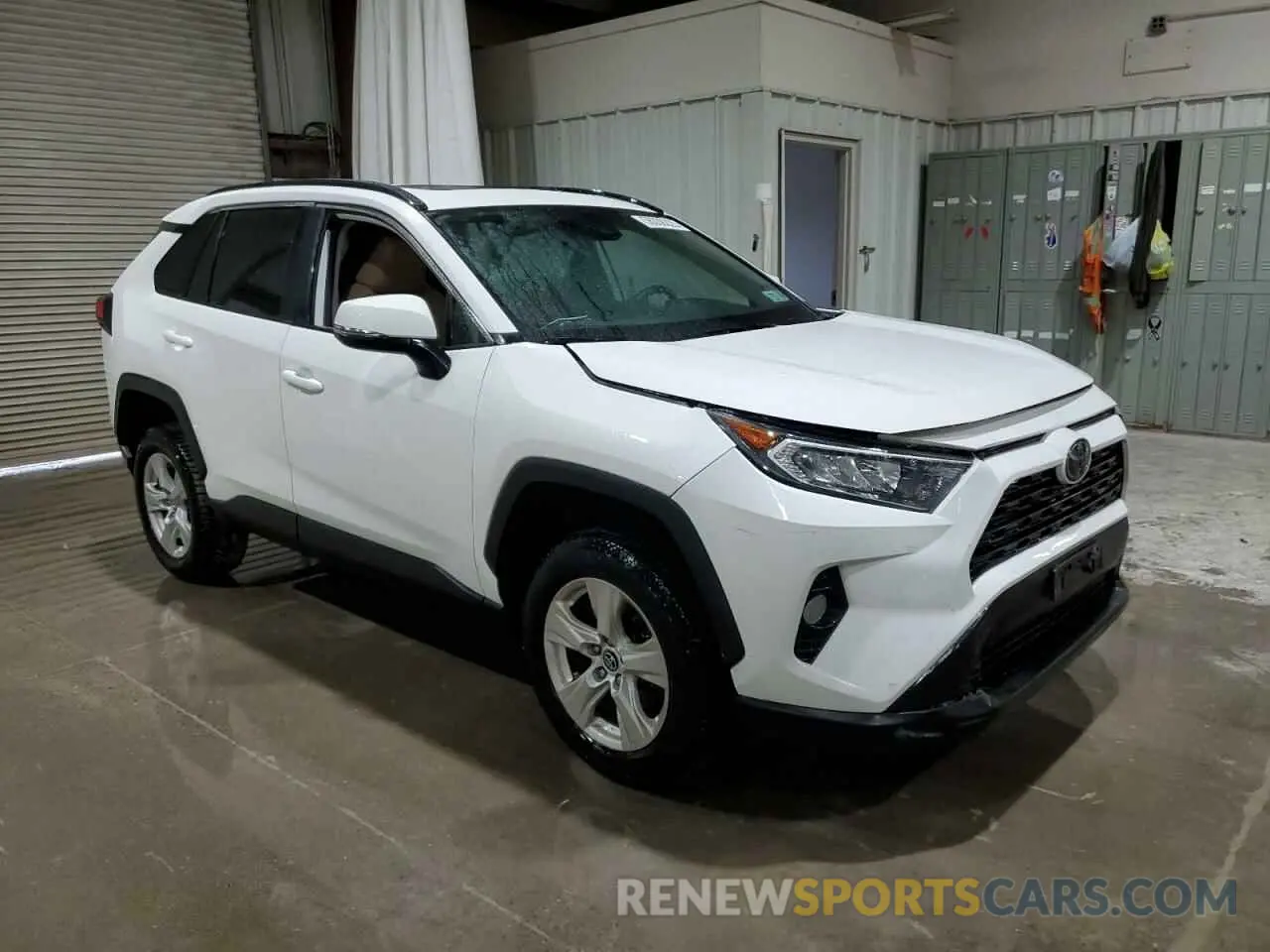 4 Photograph of a damaged car 2T3P1RFV0LW137295 TOYOTA RAV4 2020