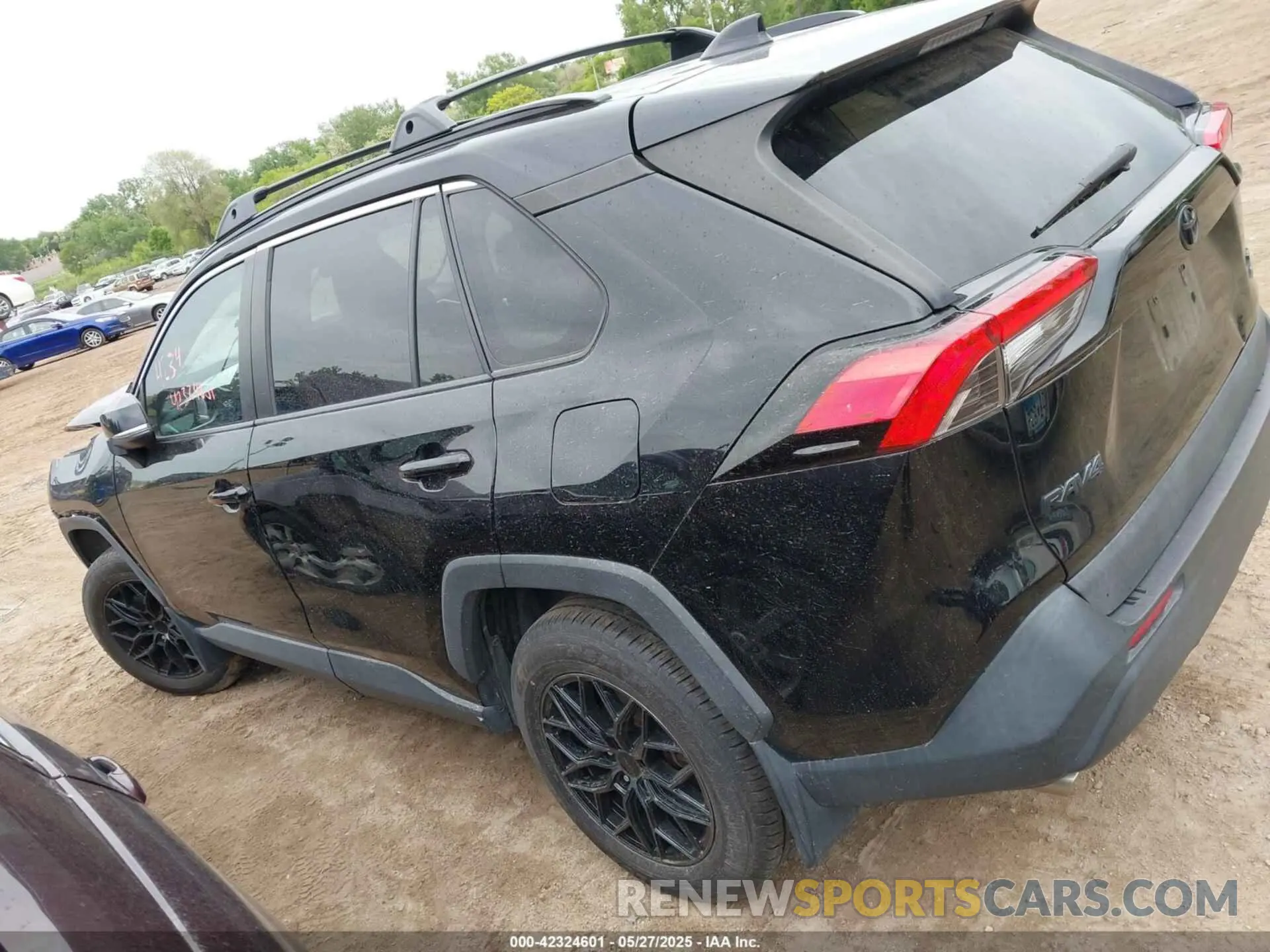 14 Photograph of a damaged car 2T3P1RFV1LC062236 TOYOTA RAV4 2020