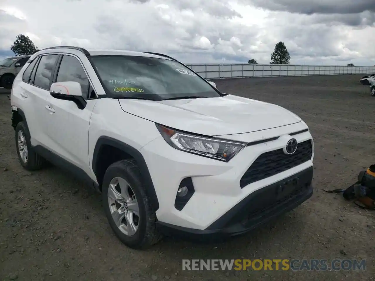 1 Photograph of a damaged car 2T3P1RFV1LC108423 TOYOTA RAV4 2020