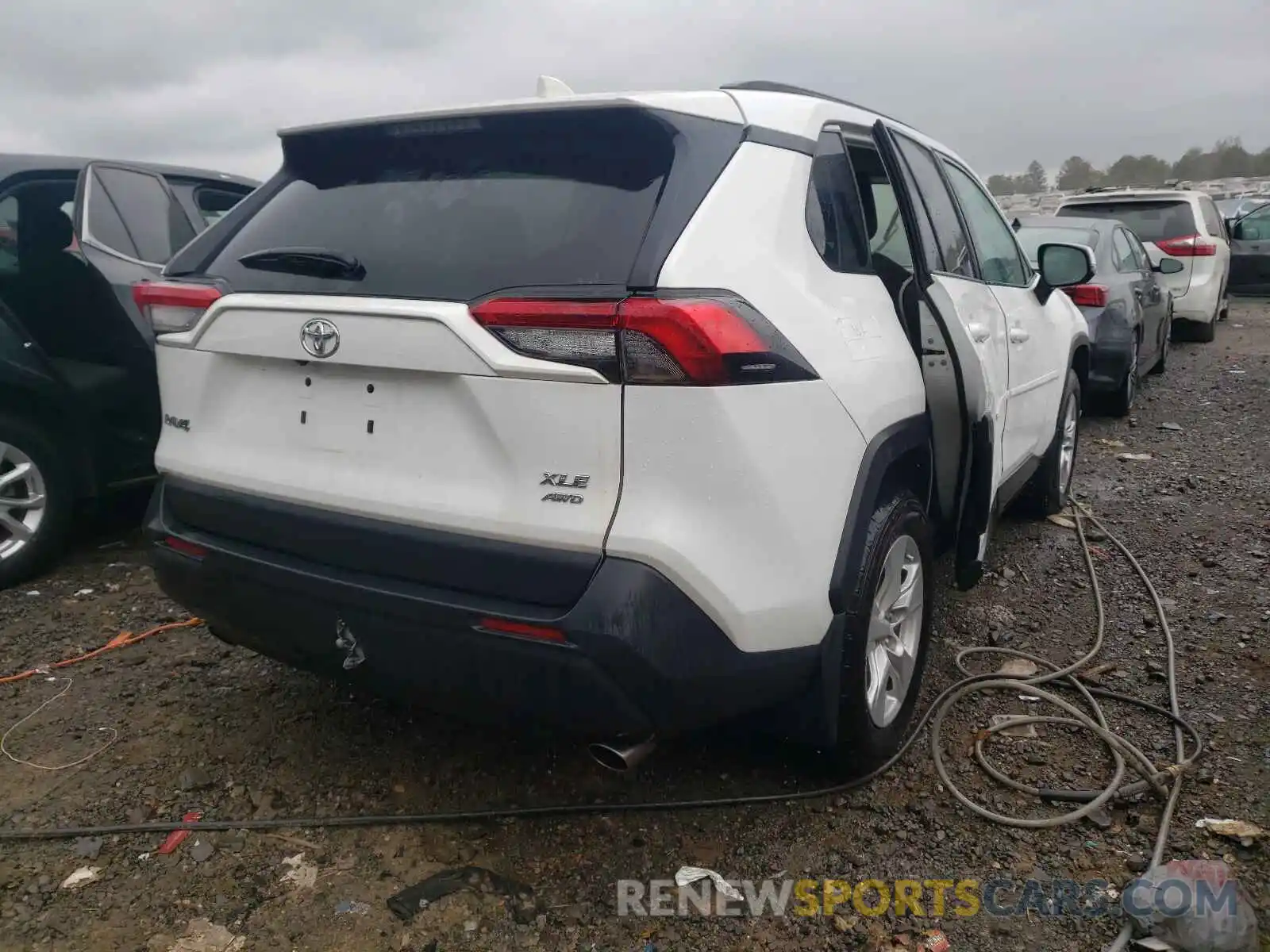 4 Photograph of a damaged car 2T3P1RFV1LW117394 TOYOTA RAV4 2020