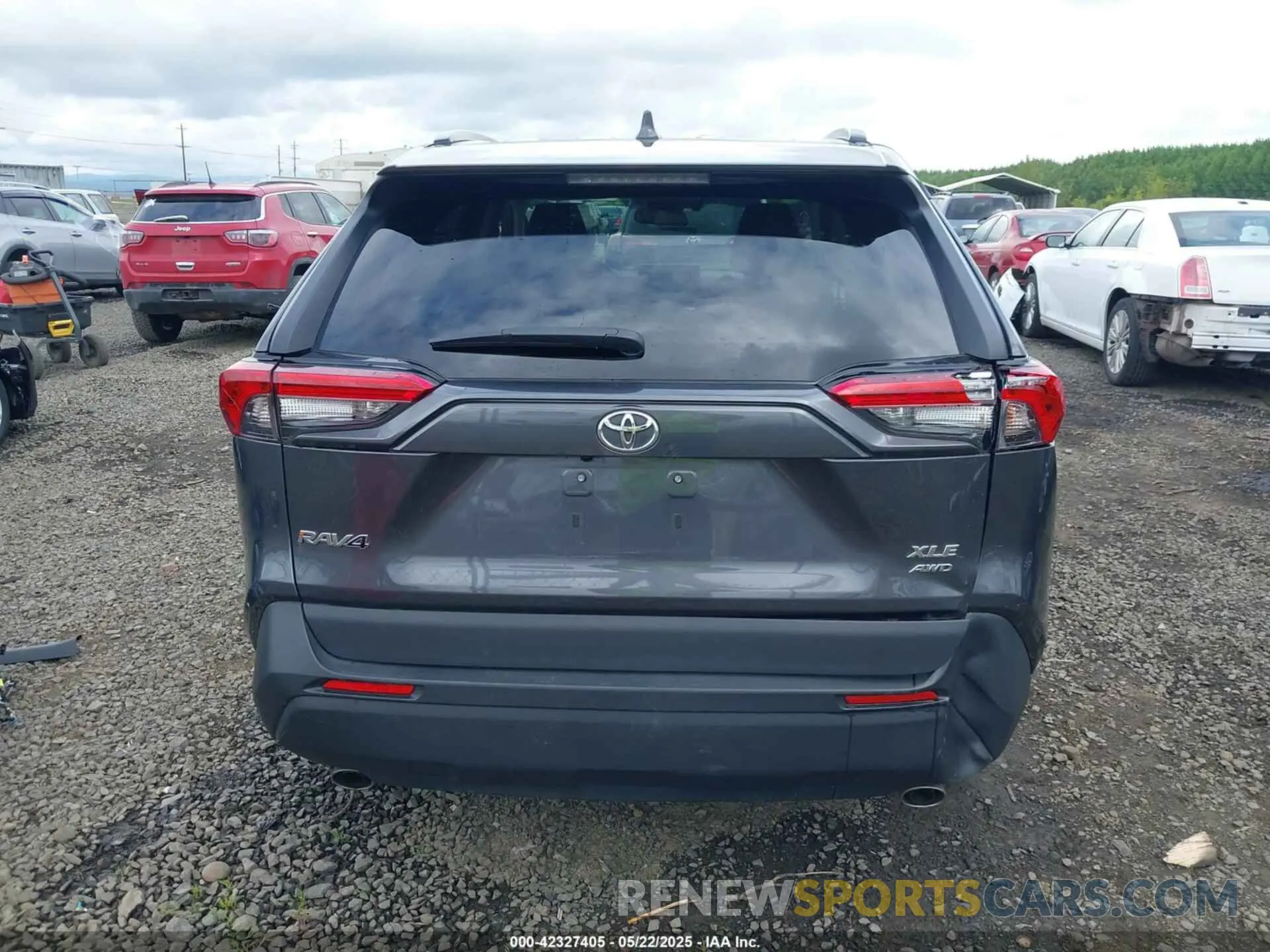 17 Photograph of a damaged car 2T3P1RFV1LW121977 TOYOTA RAV4 2020