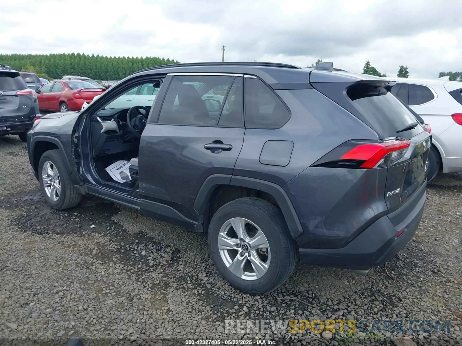3 Photograph of a damaged car 2T3P1RFV1LW121977 TOYOTA RAV4 2020