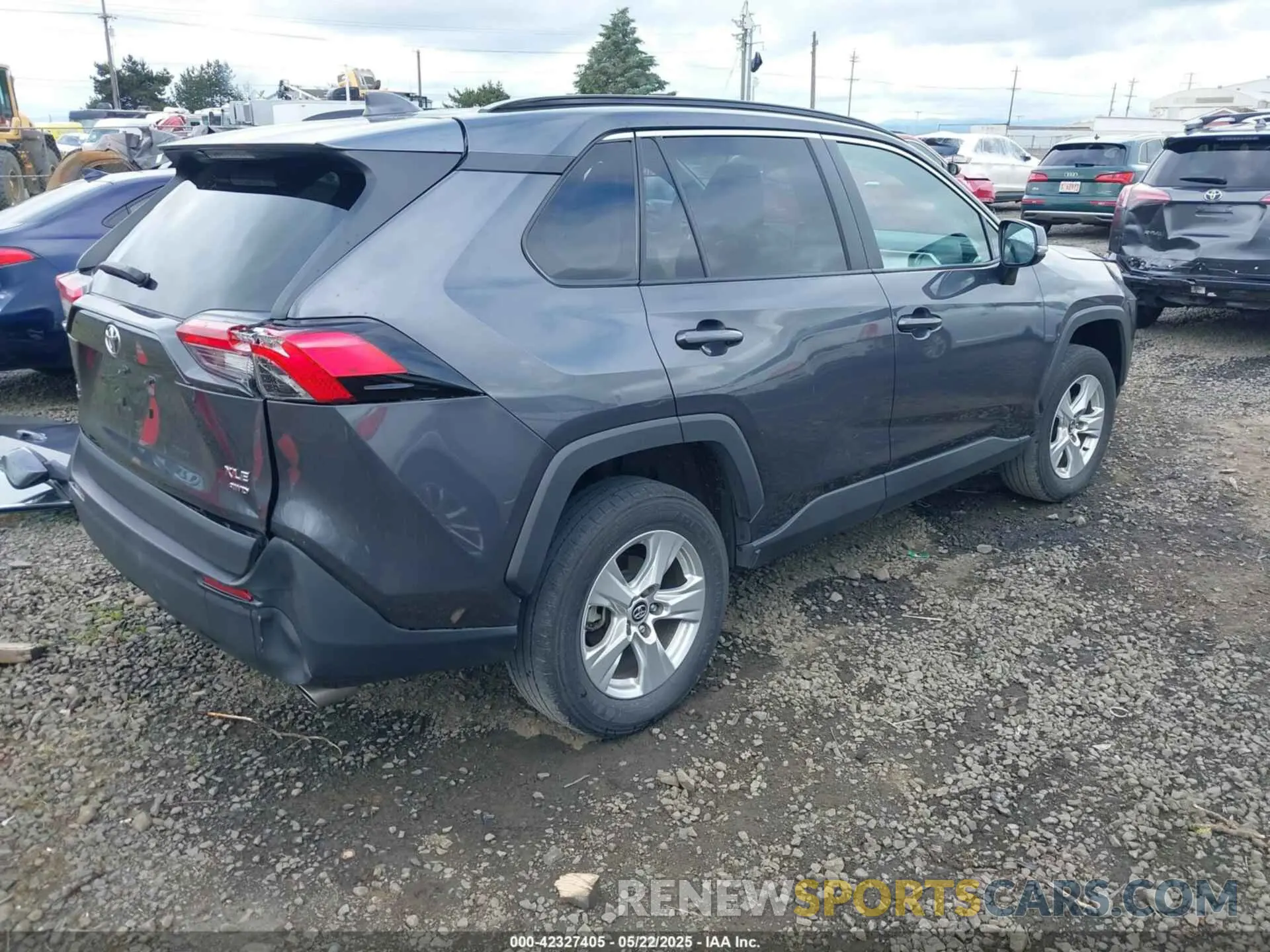 4 Photograph of a damaged car 2T3P1RFV1LW121977 TOYOTA RAV4 2020