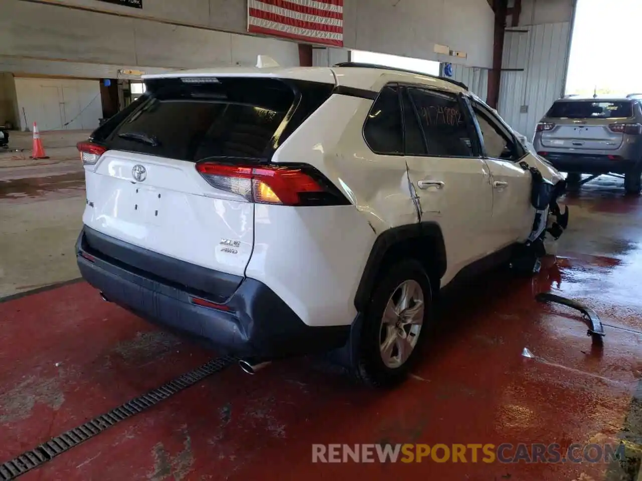 4 Photograph of a damaged car 2T3P1RFV1LW122451 TOYOTA RAV4 2020