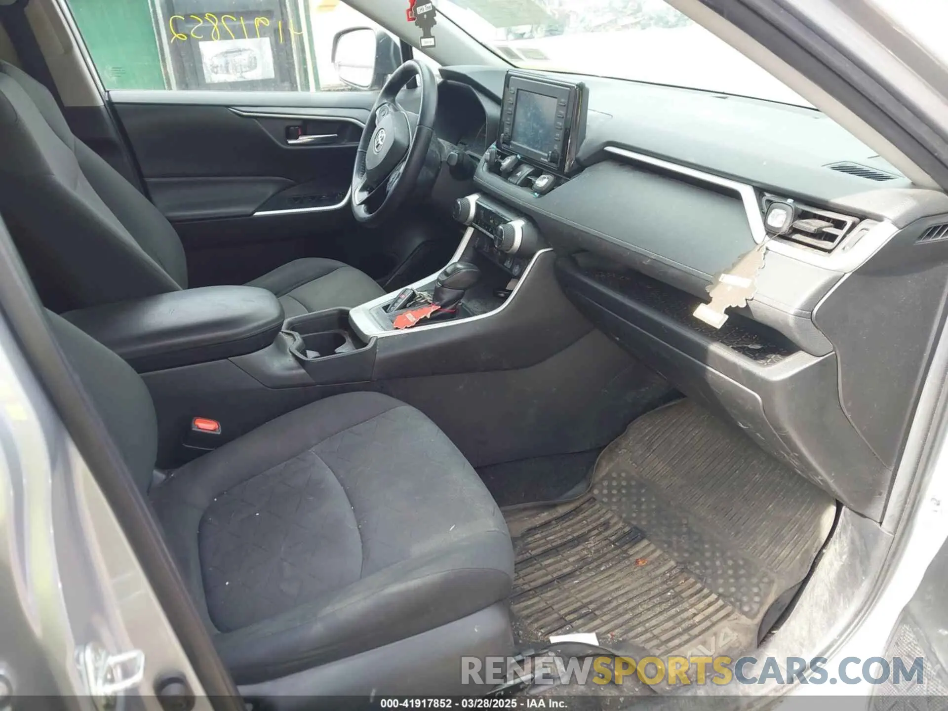 5 Photograph of a damaged car 2T3P1RFV1LW128217 TOYOTA RAV4 2020