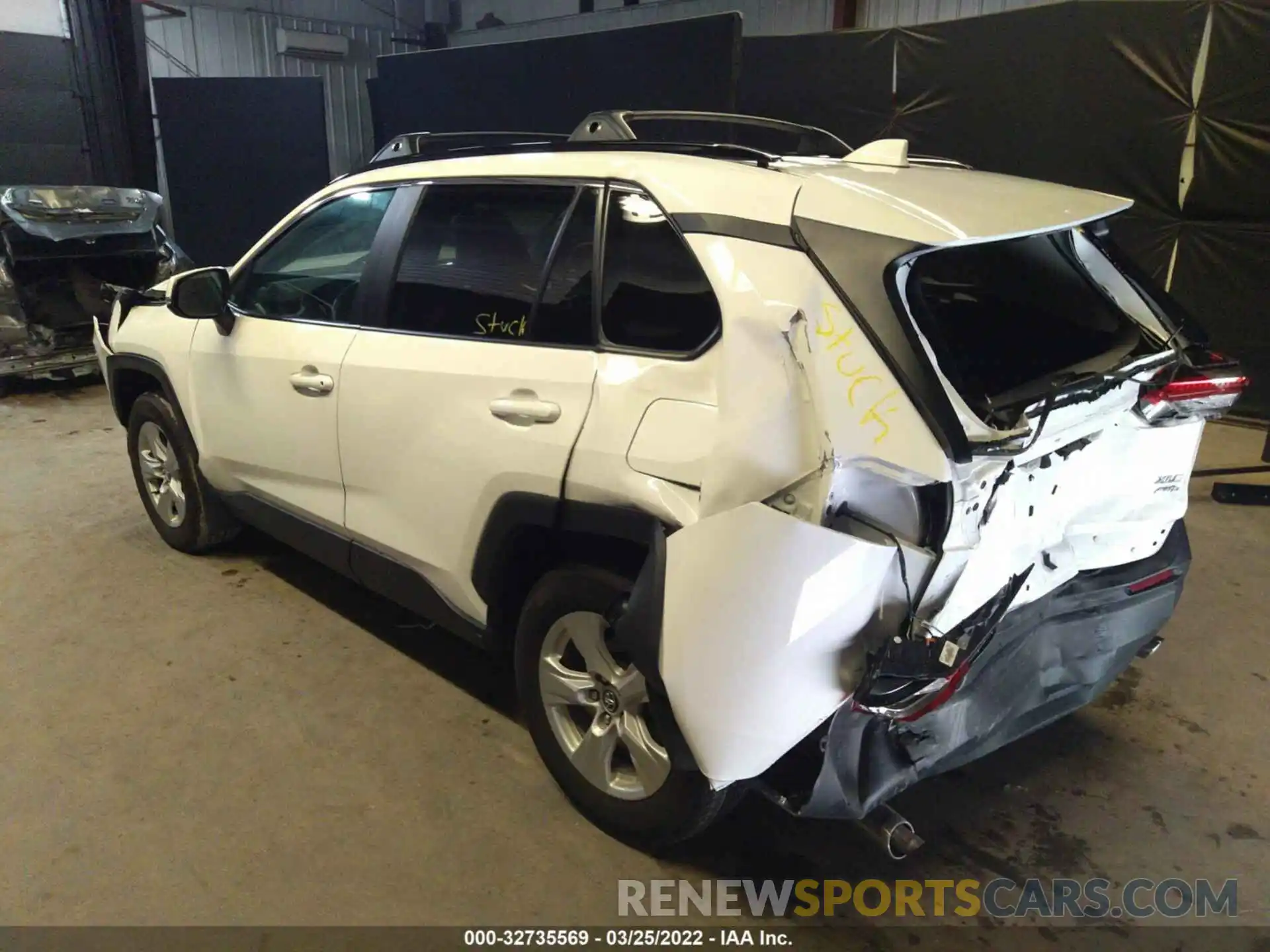 3 Photograph of a damaged car 2T3P1RFV1LW137127 TOYOTA RAV4 2020