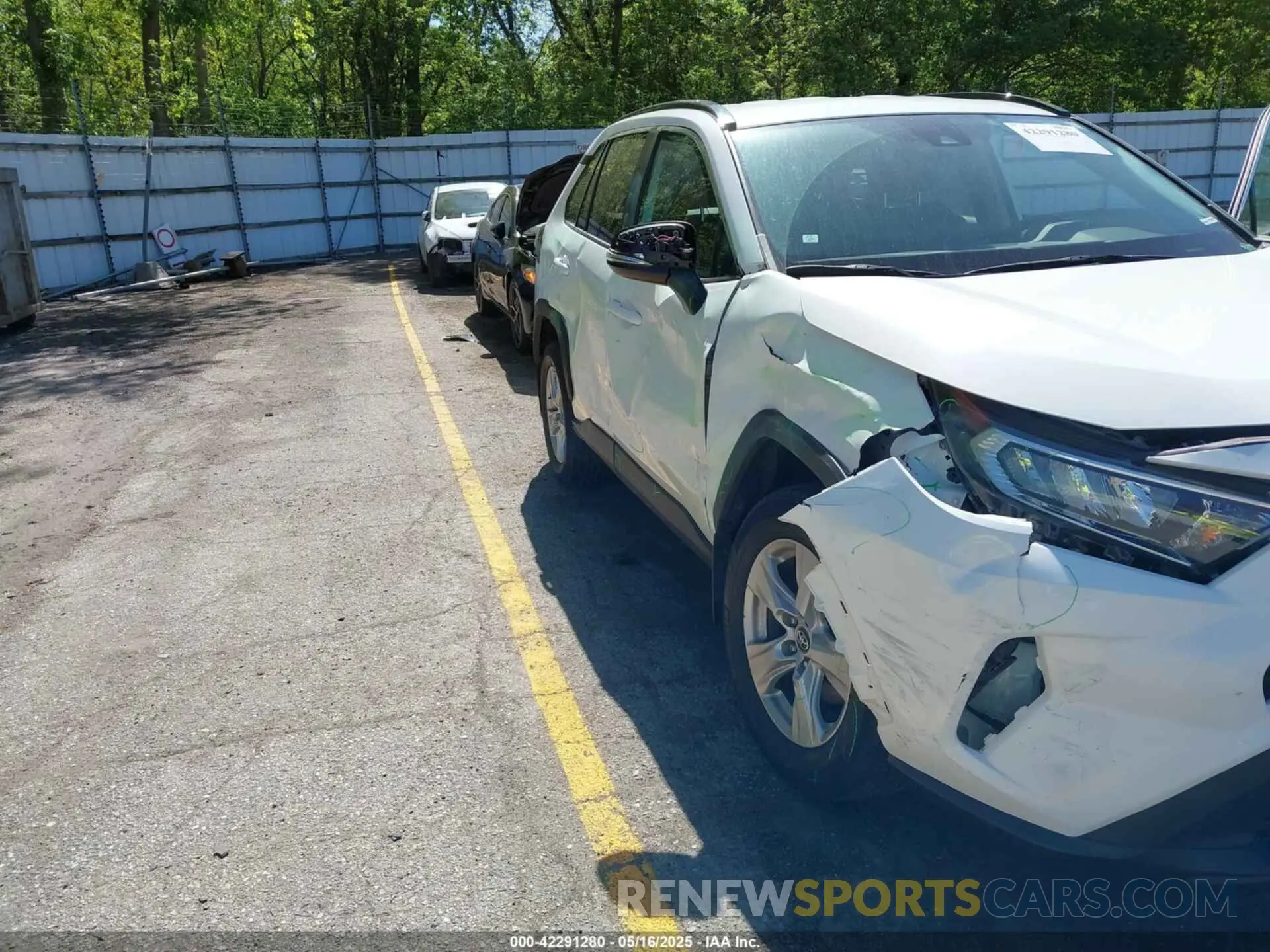 6 Photograph of a damaged car 2T3P1RFV2LC071673 TOYOTA RAV4 2020