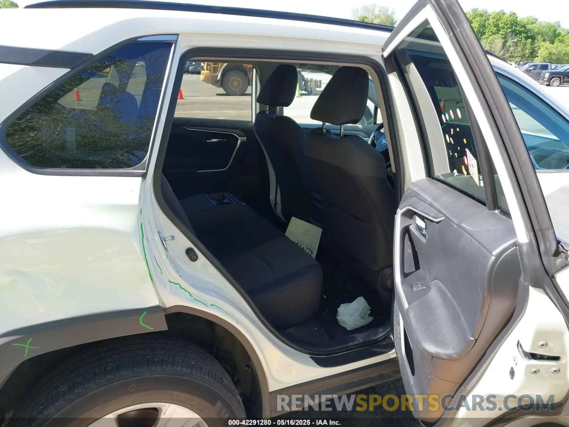8 Photograph of a damaged car 2T3P1RFV2LC071673 TOYOTA RAV4 2020