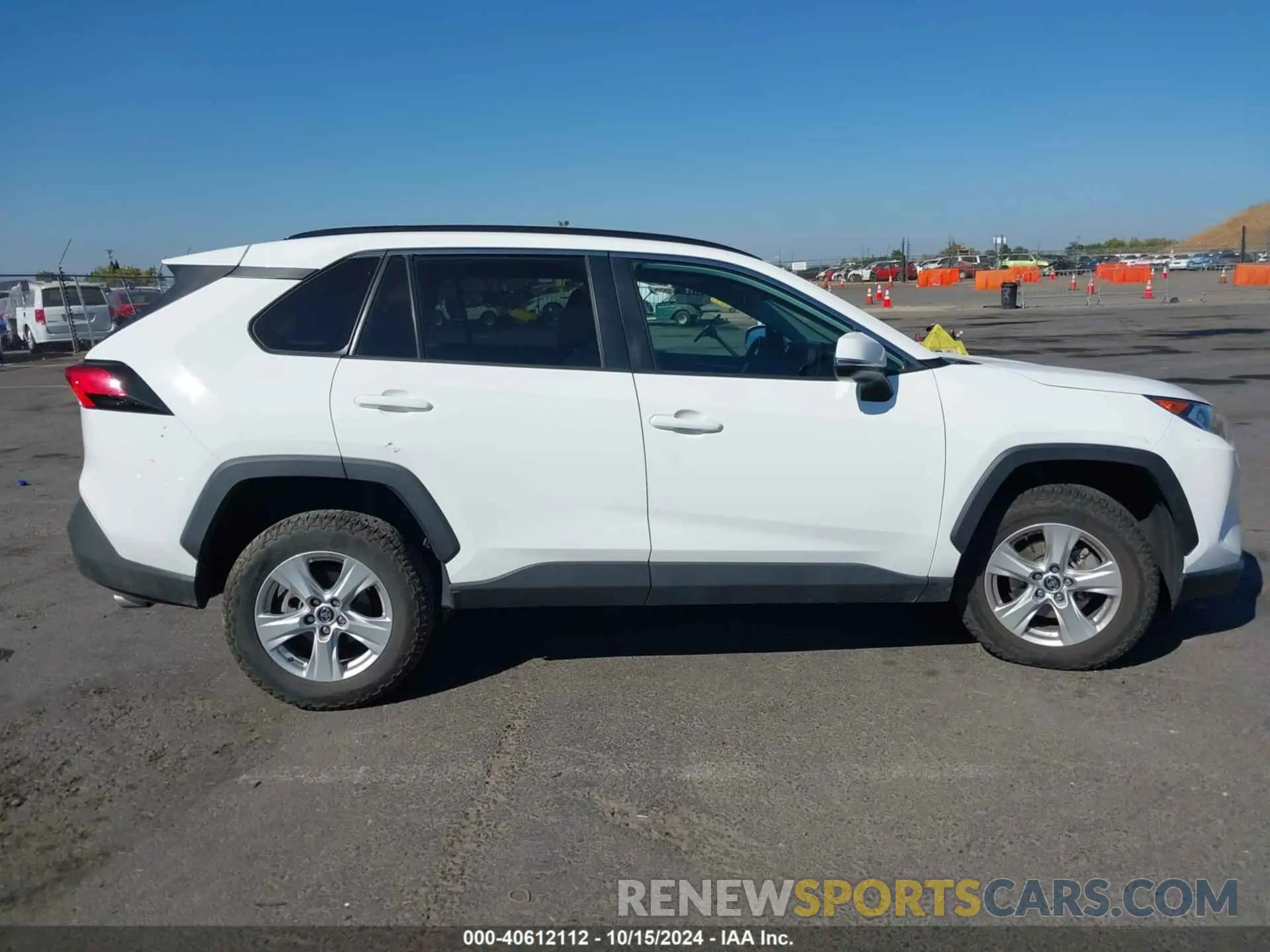 13 Photograph of a damaged car 2T3P1RFV2LC092829 TOYOTA RAV4 2020