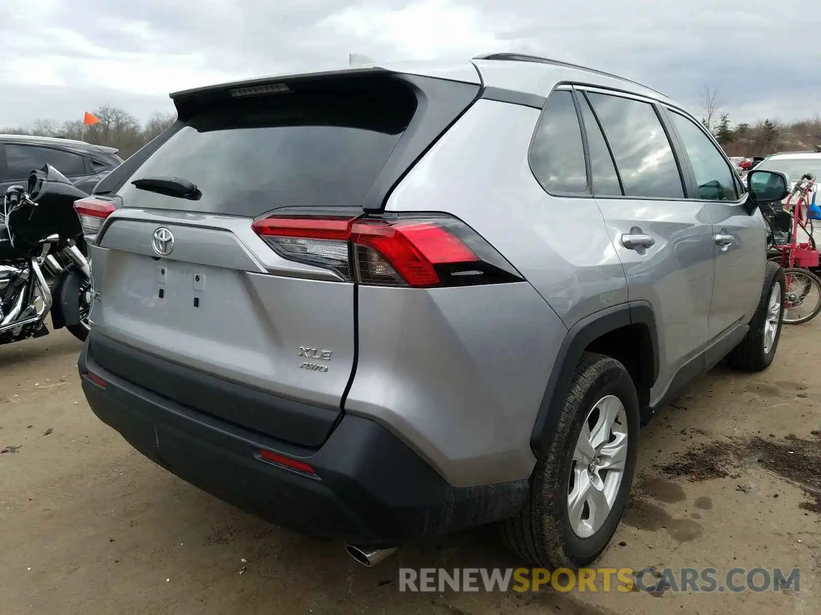 4 Photograph of a damaged car 2T3P1RFV2LC133797 TOYOTA RAV4 2020