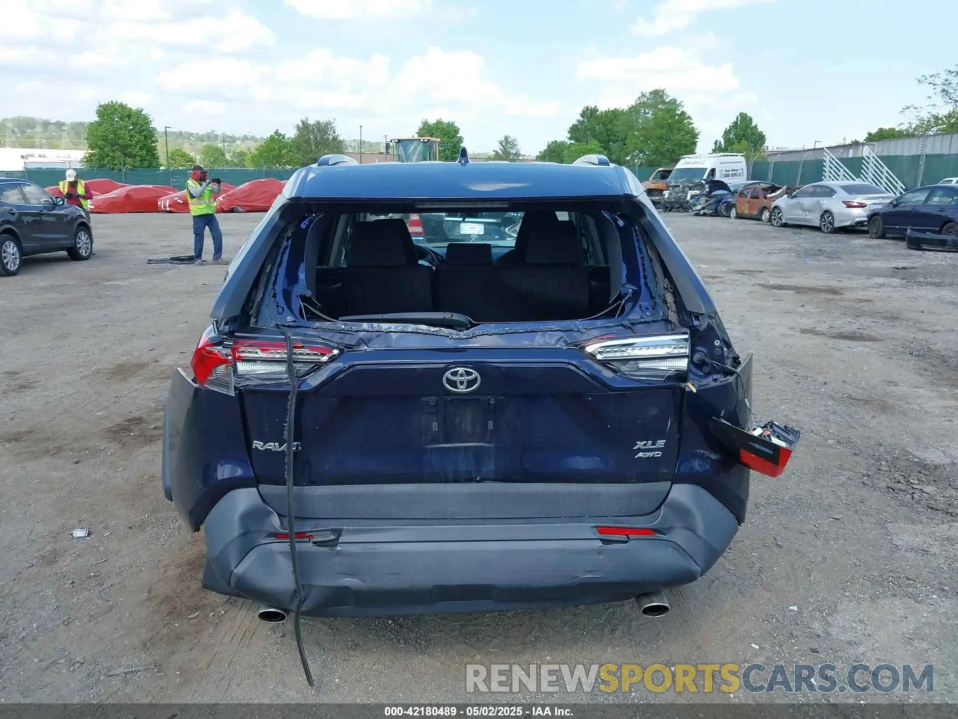 17 Photograph of a damaged car 2T3P1RFV2LW103696 TOYOTA RAV4 2020