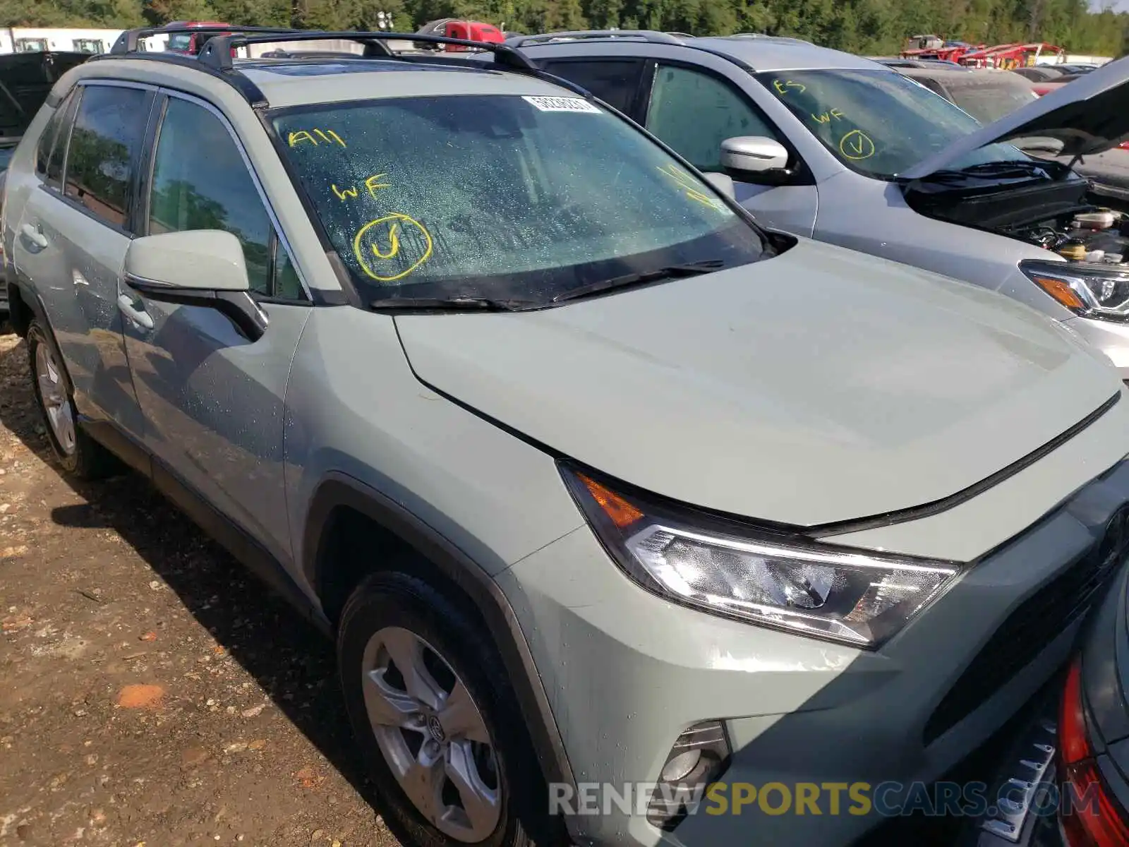 1 Photograph of a damaged car 2T3P1RFV2LW114472 TOYOTA RAV4 2020