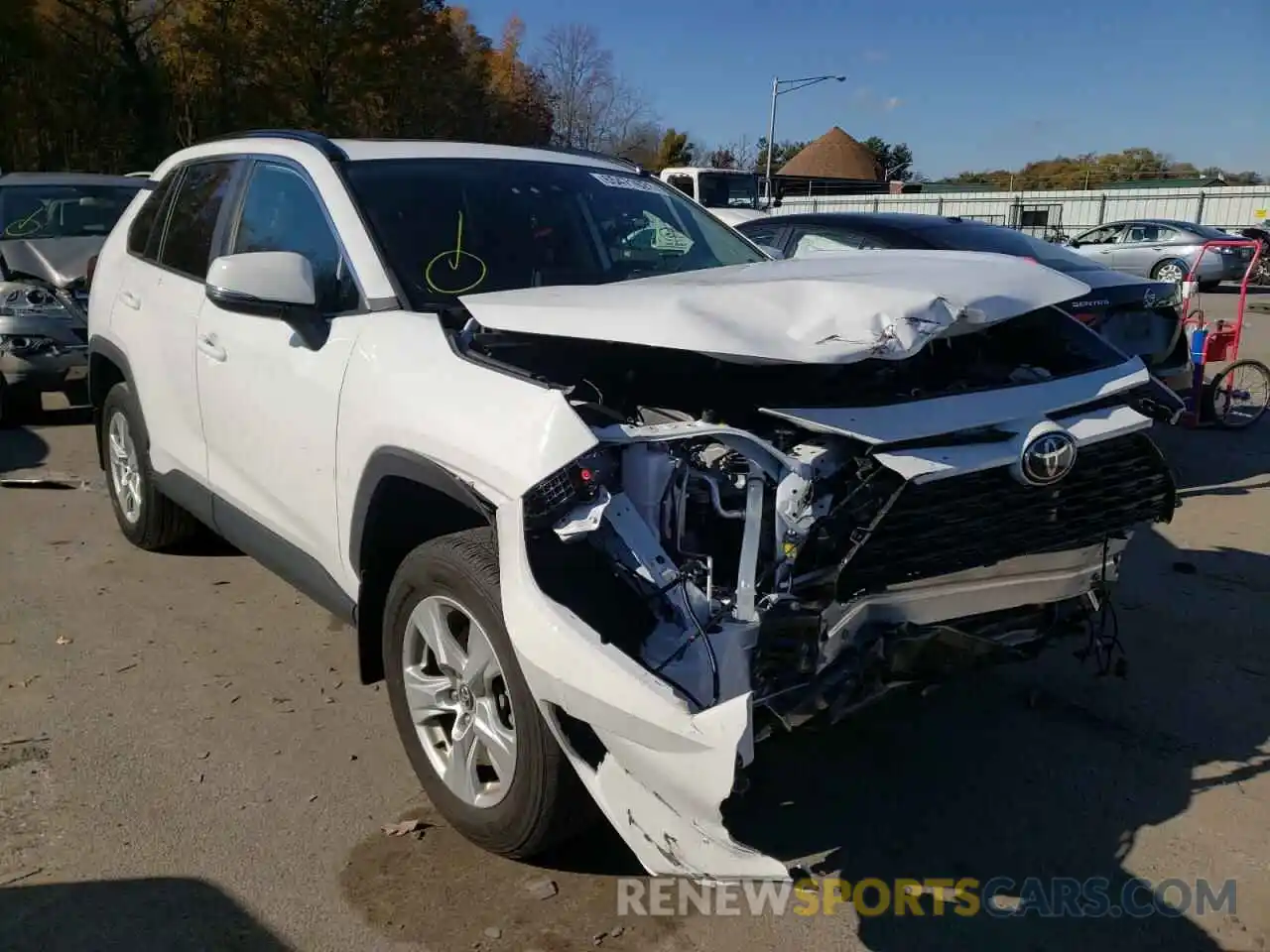 1 Photograph of a damaged car 2T3P1RFV2LW121485 TOYOTA RAV4 2020