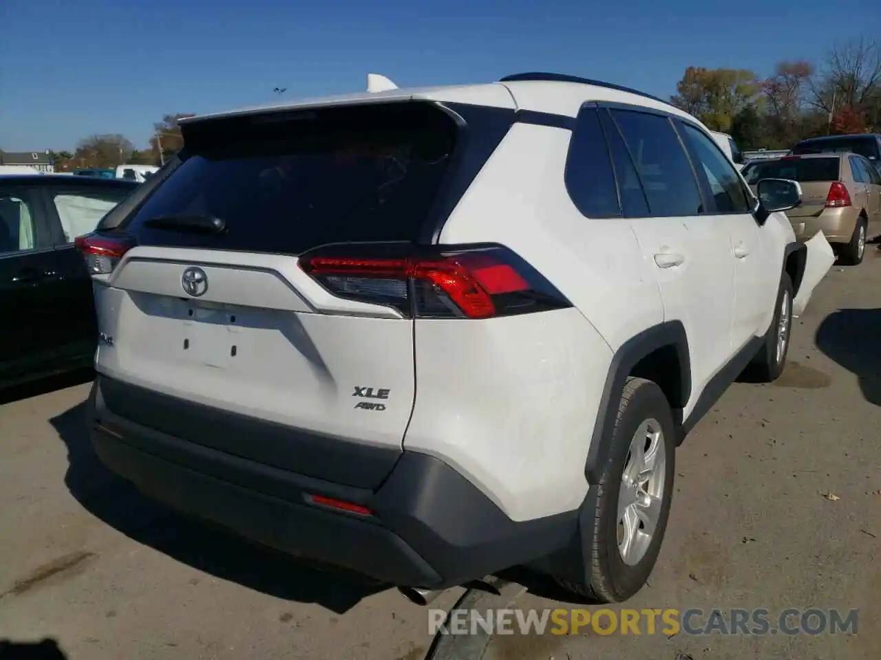 4 Photograph of a damaged car 2T3P1RFV2LW121485 TOYOTA RAV4 2020