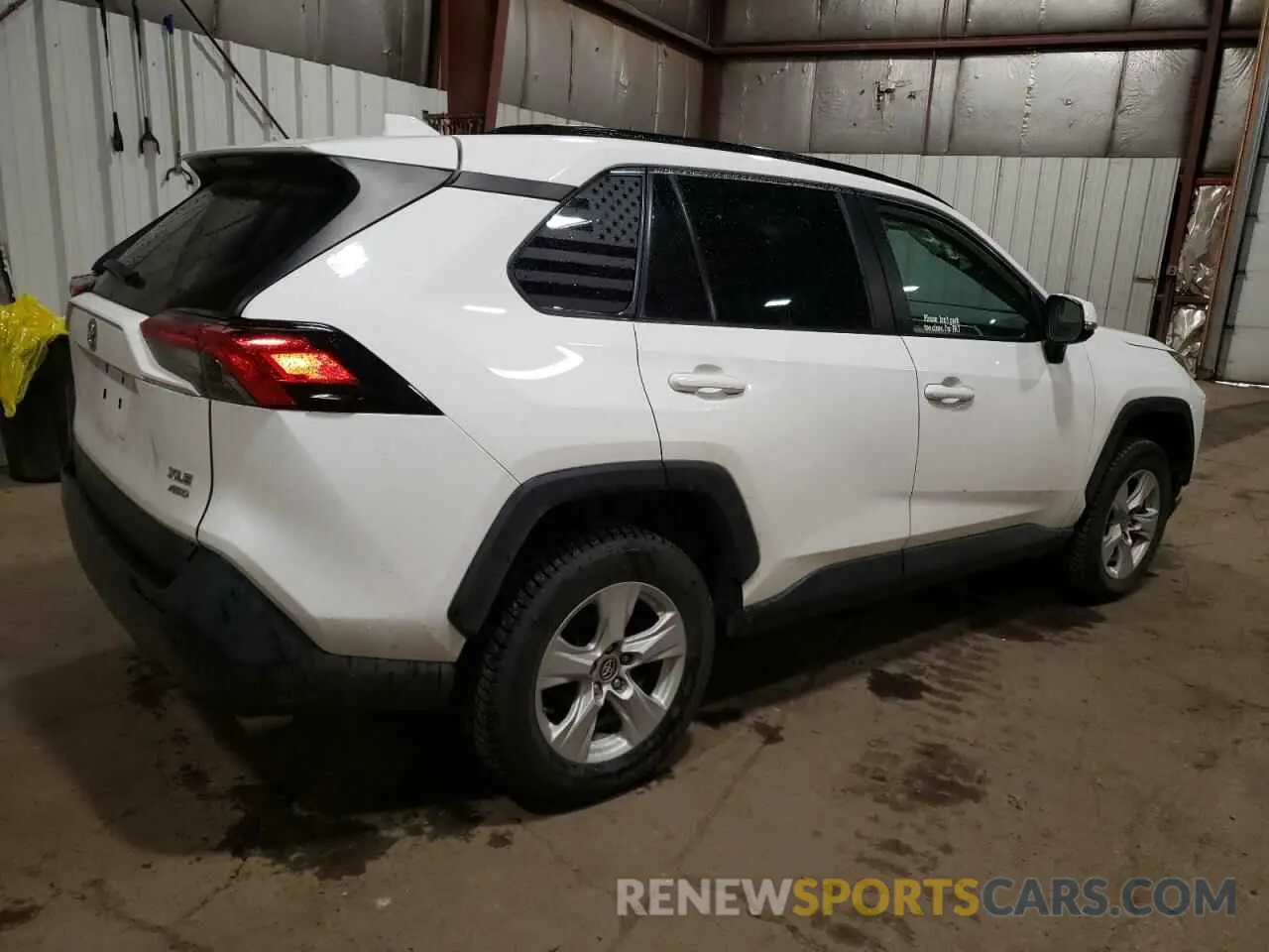 3 Photograph of a damaged car 2T3P1RFV2LW124953 TOYOTA RAV4 2020