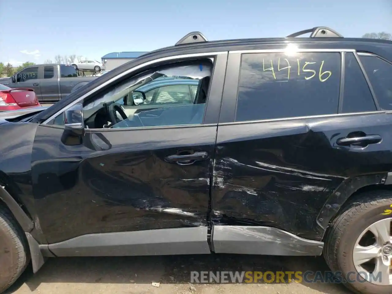 9 Photograph of a damaged car 2T3P1RFV2LW133670 TOYOTA RAV4 2020