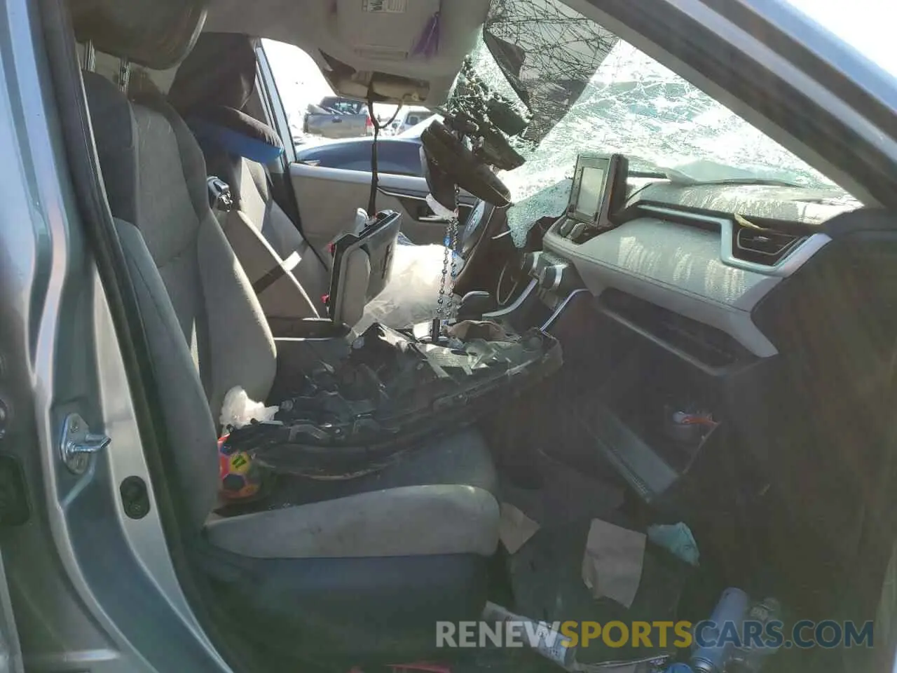 7 Photograph of a damaged car 2T3P1RFV2LW134172 TOYOTA RAV4 2020