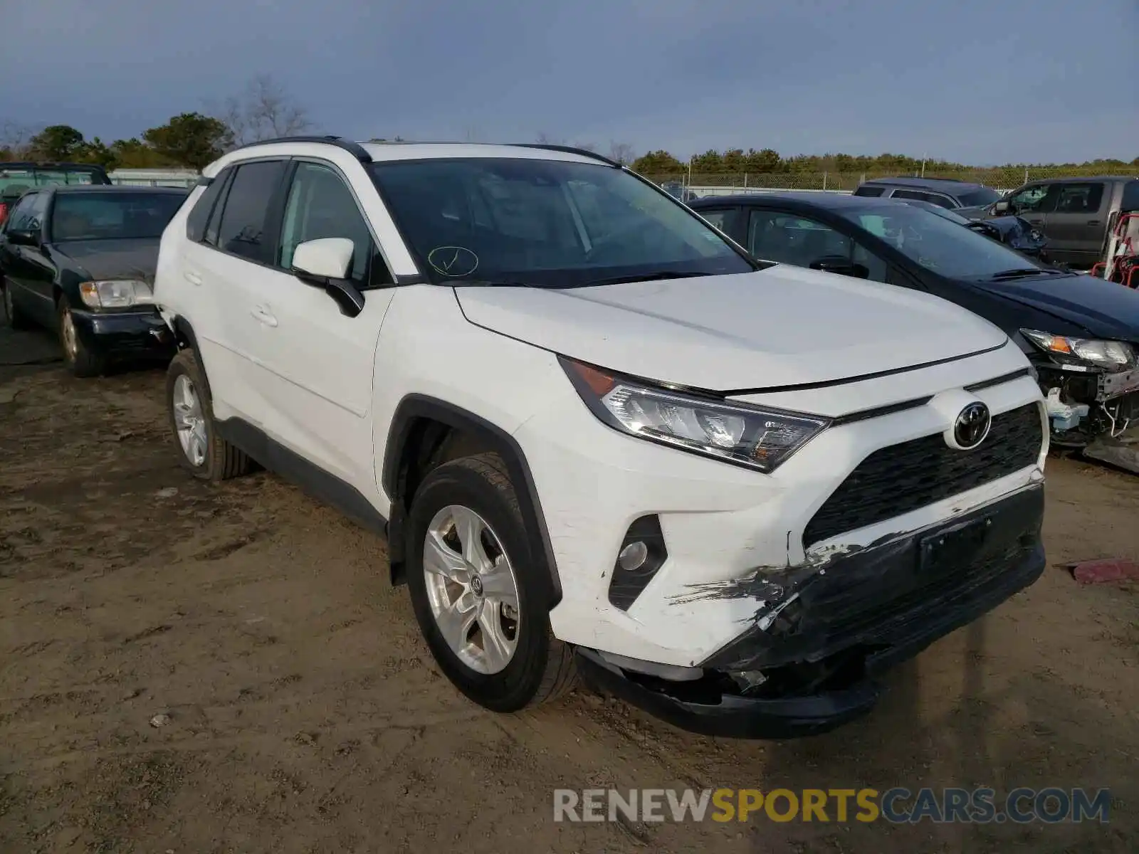 1 Photograph of a damaged car 2T3P1RFV2LW136035 TOYOTA RAV4 2020