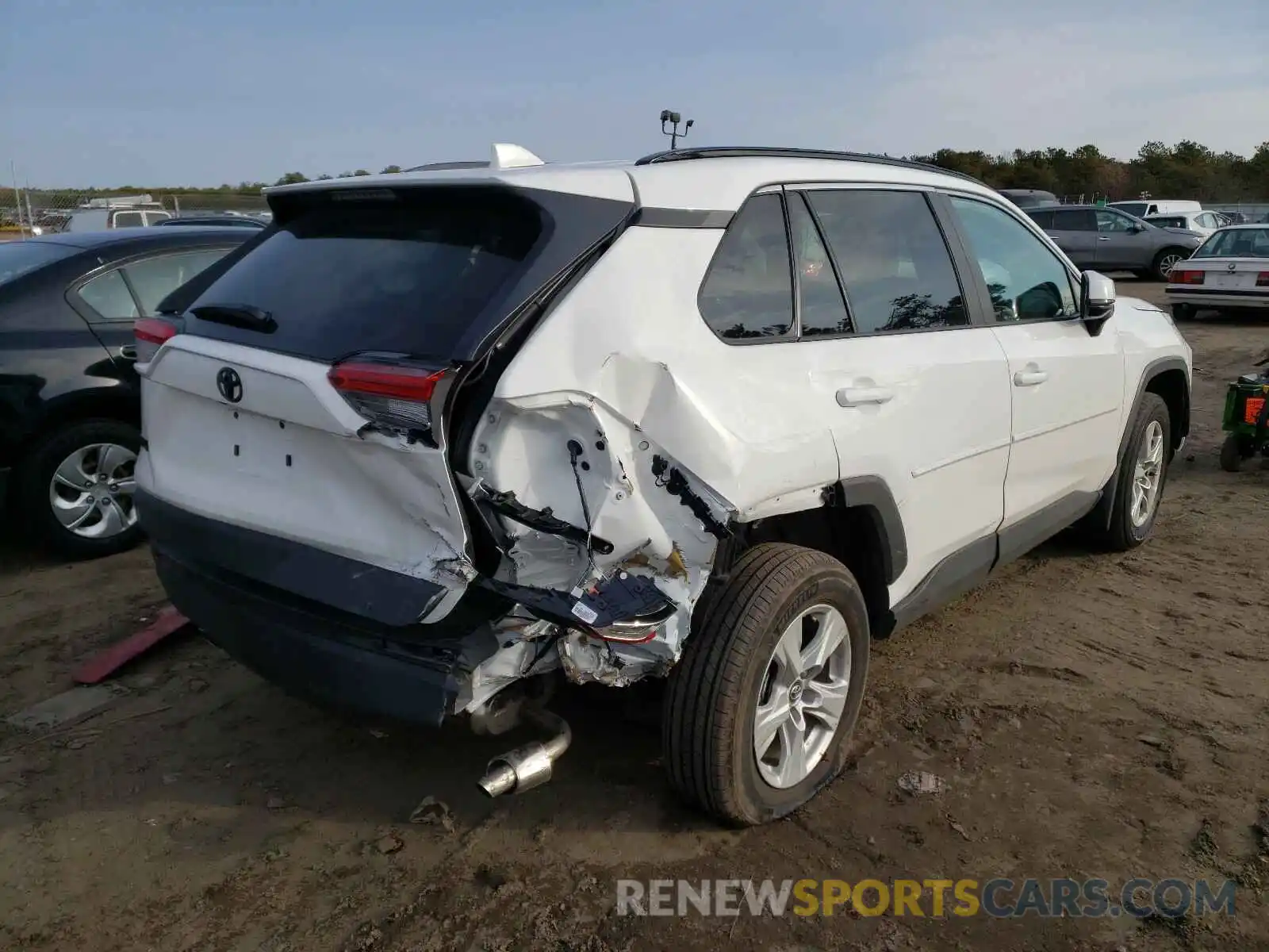 4 Photograph of a damaged car 2T3P1RFV2LW136035 TOYOTA RAV4 2020