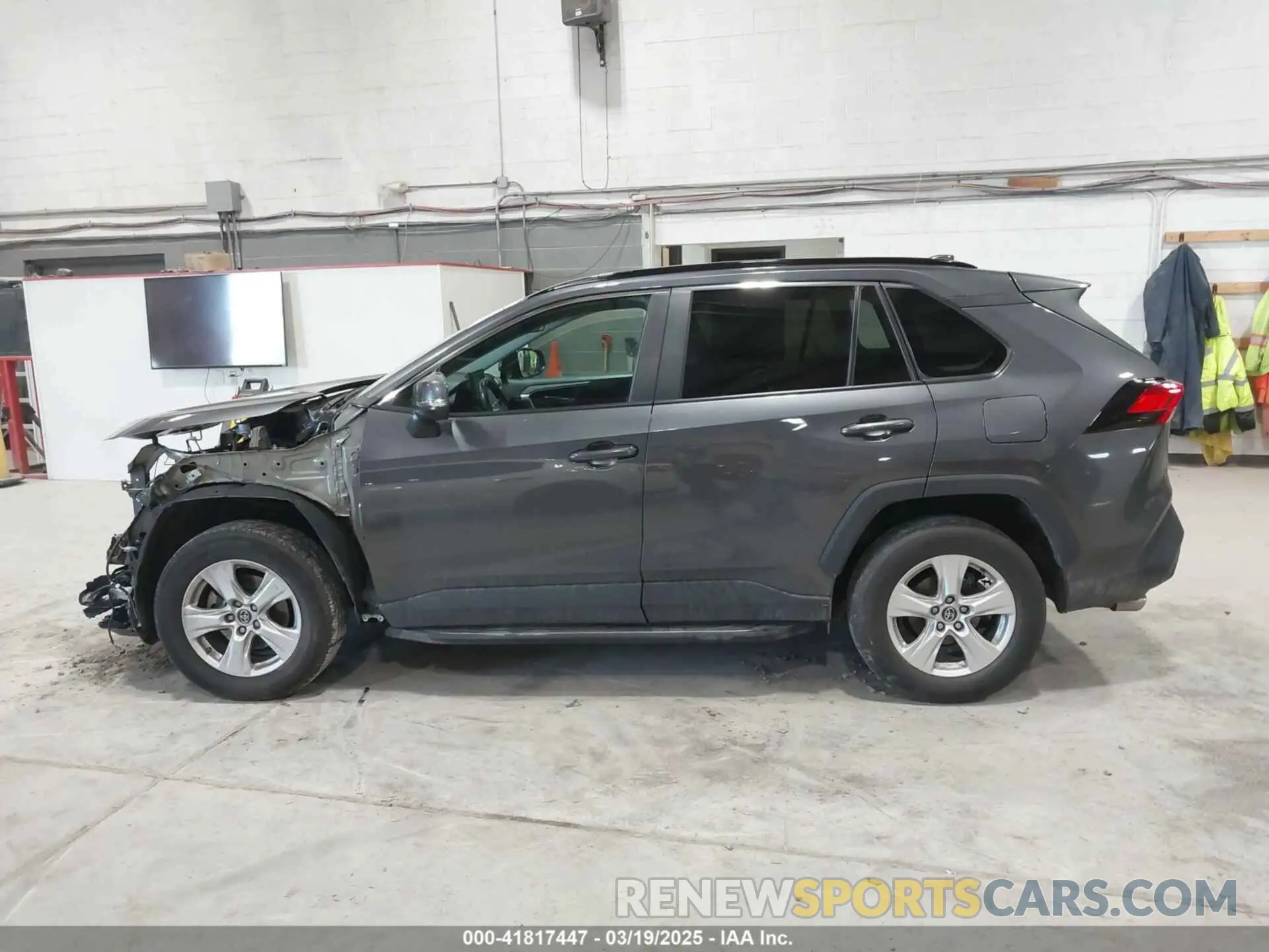 15 Photograph of a damaged car 2T3P1RFV3LC065719 TOYOTA RAV4 2020