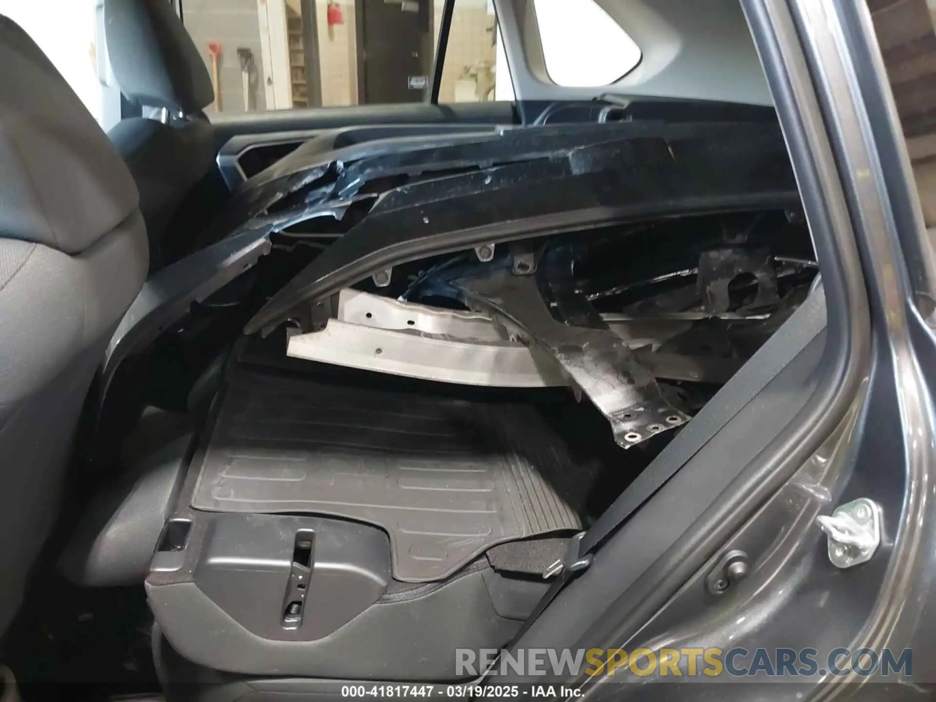 18 Photograph of a damaged car 2T3P1RFV3LC065719 TOYOTA RAV4 2020