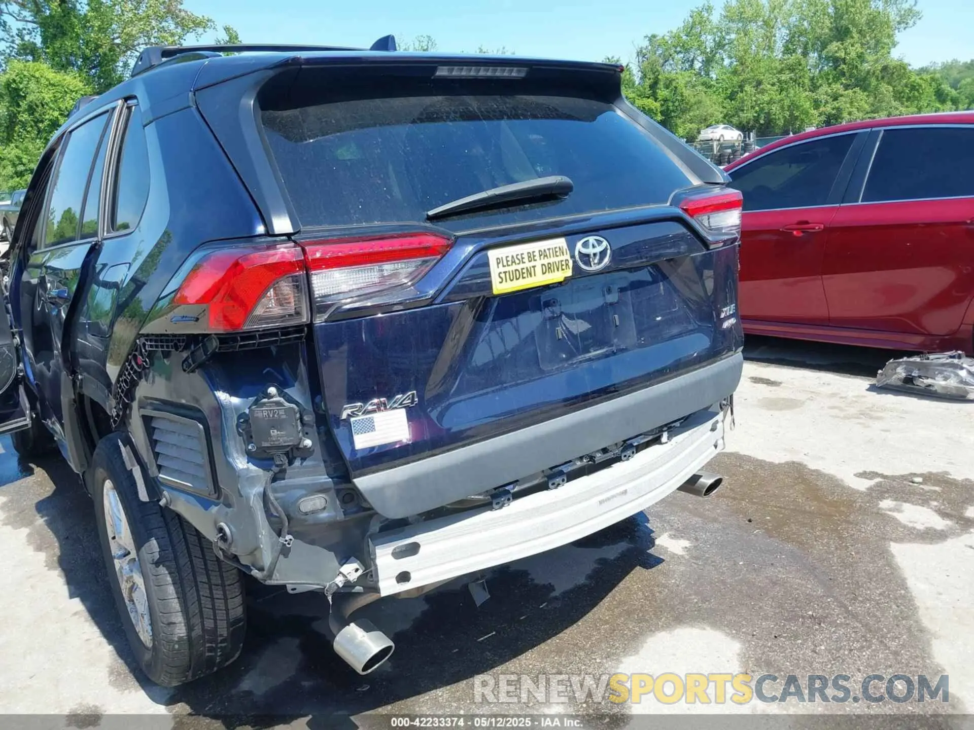 18 Photograph of a damaged car 2T3P1RFV3LC067275 TOYOTA RAV4 2020