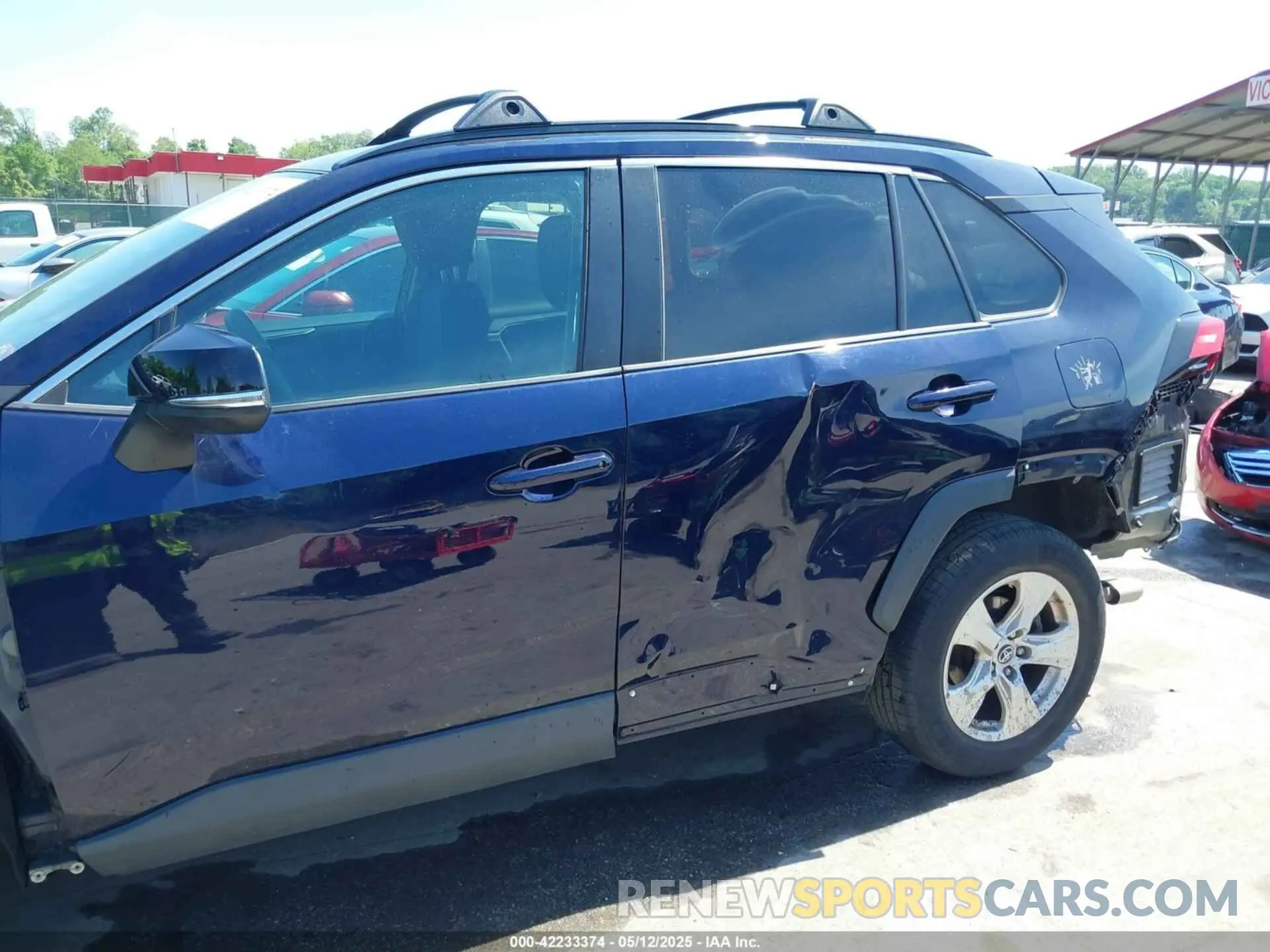 19 Photograph of a damaged car 2T3P1RFV3LC067275 TOYOTA RAV4 2020
