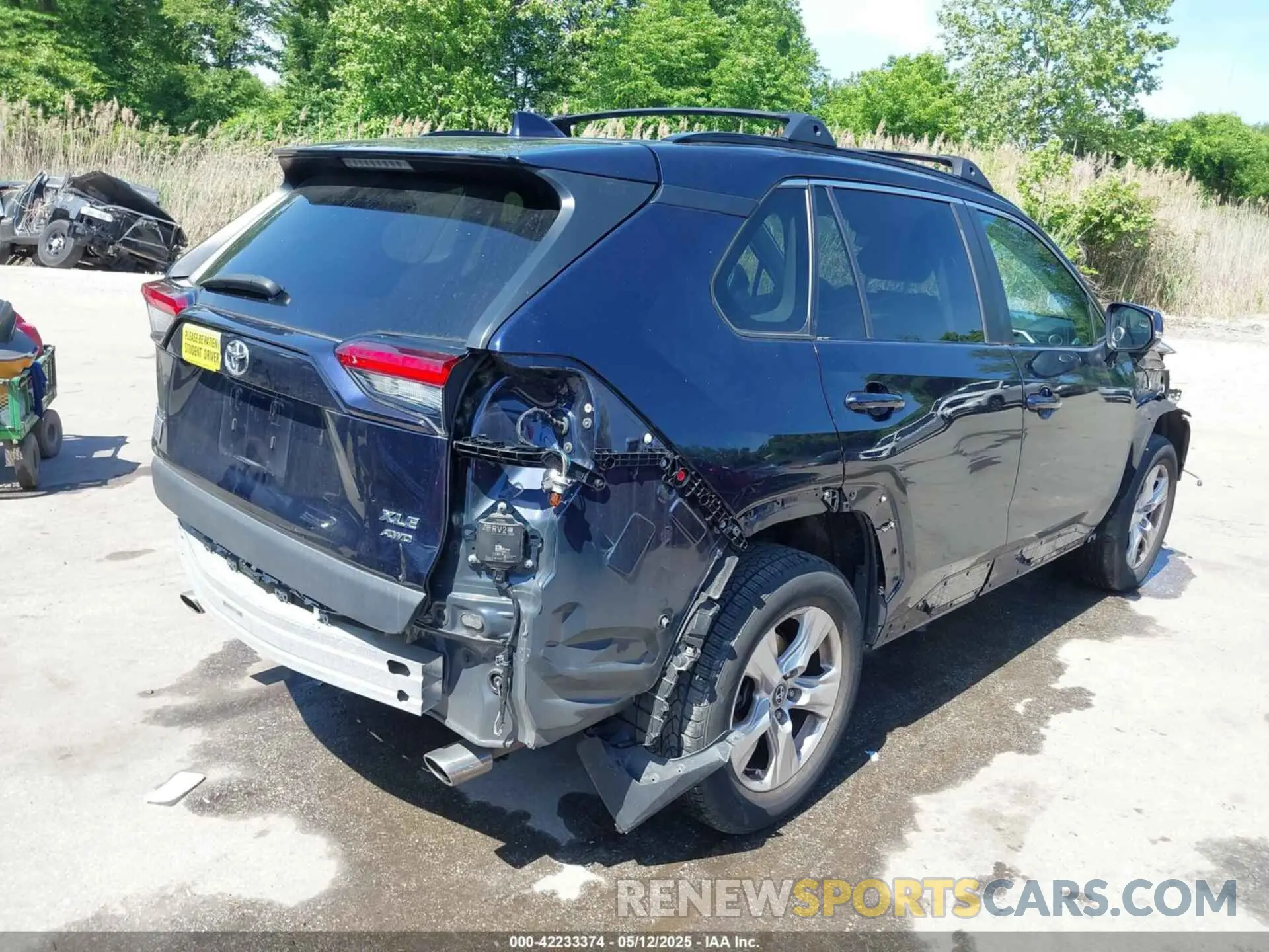 4 Photograph of a damaged car 2T3P1RFV3LC067275 TOYOTA RAV4 2020