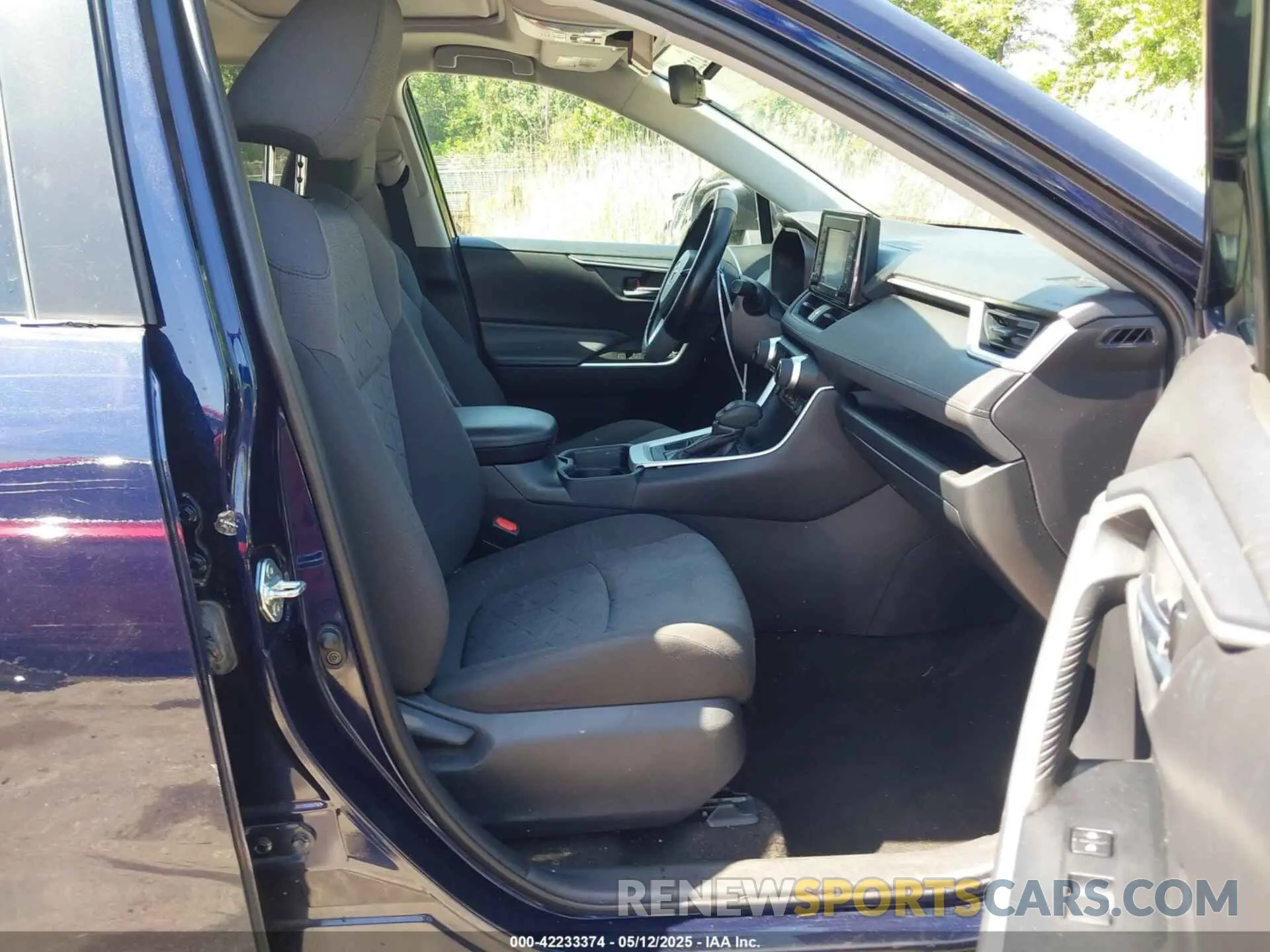 5 Photograph of a damaged car 2T3P1RFV3LC067275 TOYOTA RAV4 2020