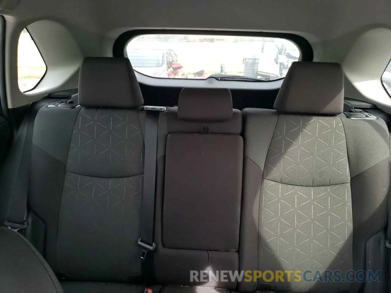 10 Photograph of a damaged car 2T3P1RFV3LC082519 TOYOTA RAV4 2020
