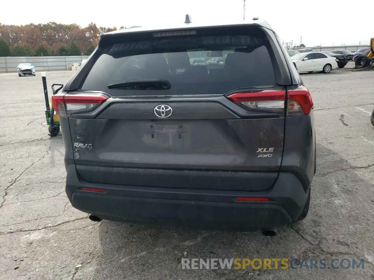 6 Photograph of a damaged car 2T3P1RFV3LC082519 TOYOTA RAV4 2020