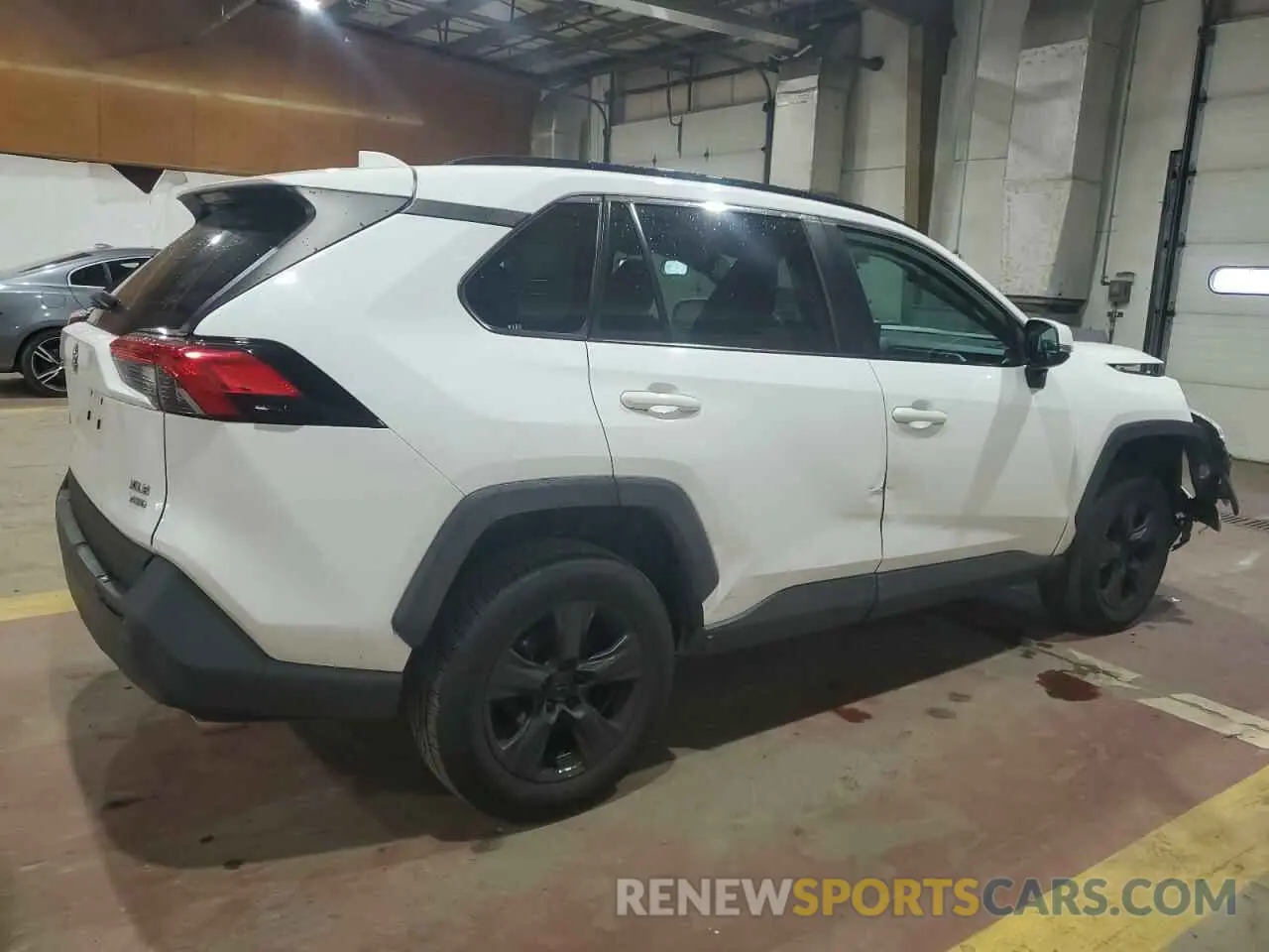 3 Photograph of a damaged car 2T3P1RFV3LC092306 TOYOTA RAV4 2020