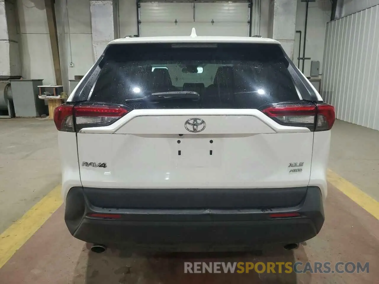 6 Photograph of a damaged car 2T3P1RFV3LC092306 TOYOTA RAV4 2020