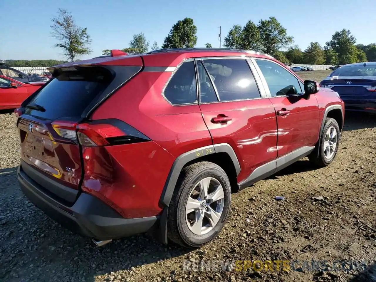 4 Photograph of a damaged car 2T3P1RFV3LW092532 TOYOTA RAV4 2020