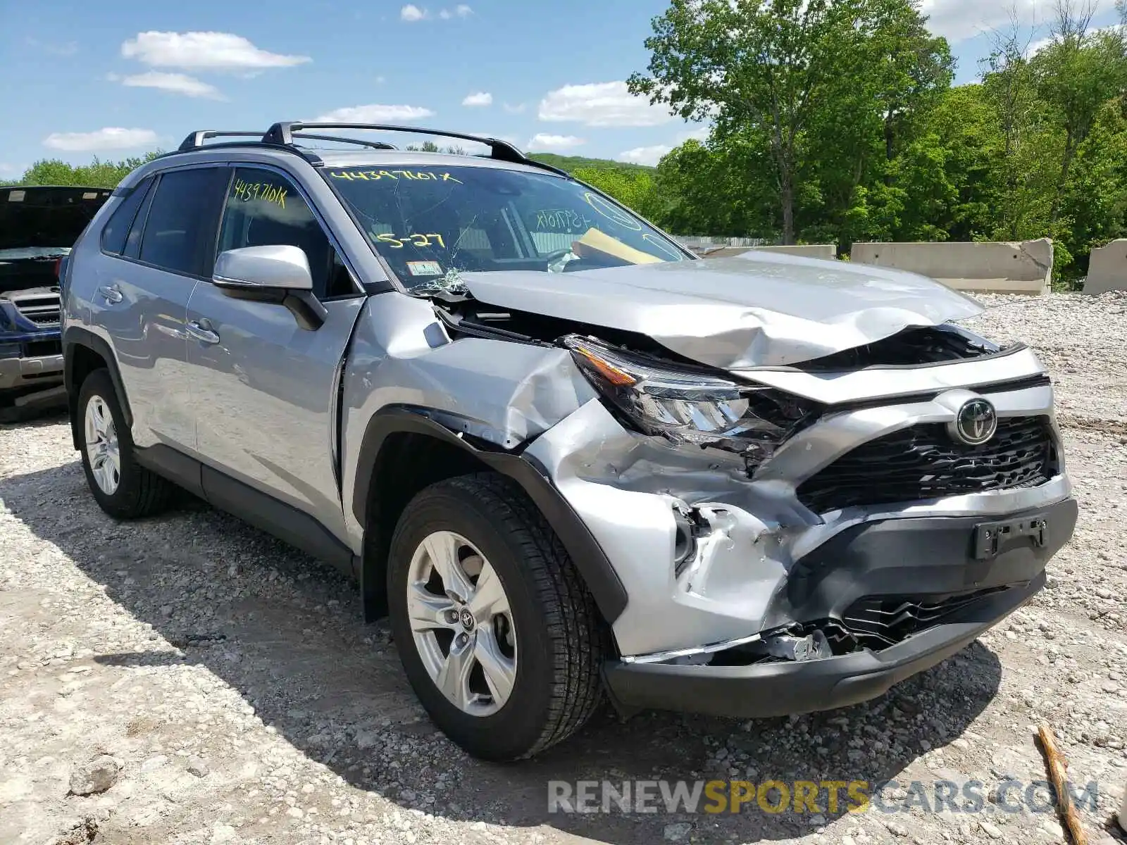 1 Photograph of a damaged car 2T3P1RFV3LW092823 TOYOTA RAV4 2020