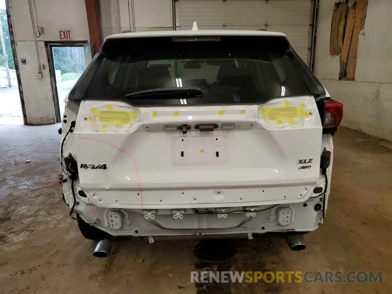 6 Photograph of a damaged car 2T3P1RFV3LW094443 TOYOTA RAV4 2020