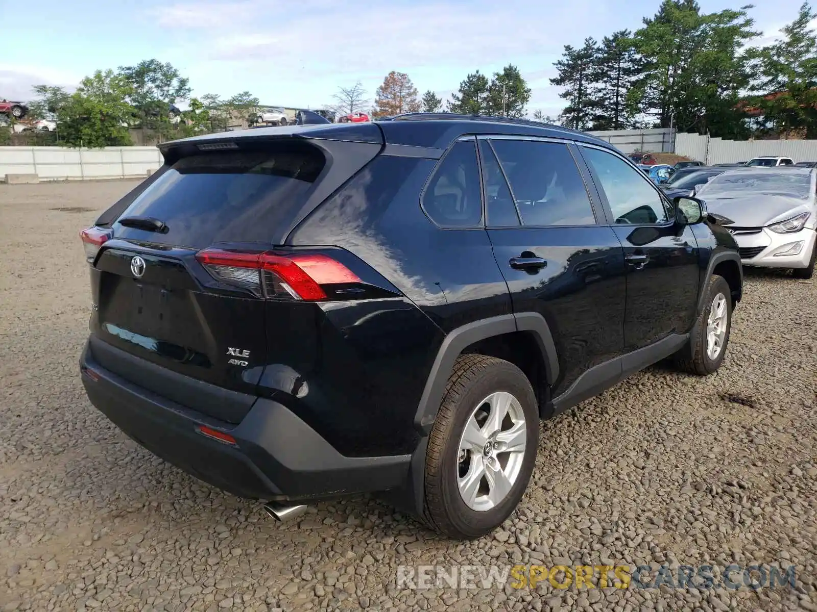 4 Photograph of a damaged car 2T3P1RFV3LW102038 TOYOTA RAV4 2020